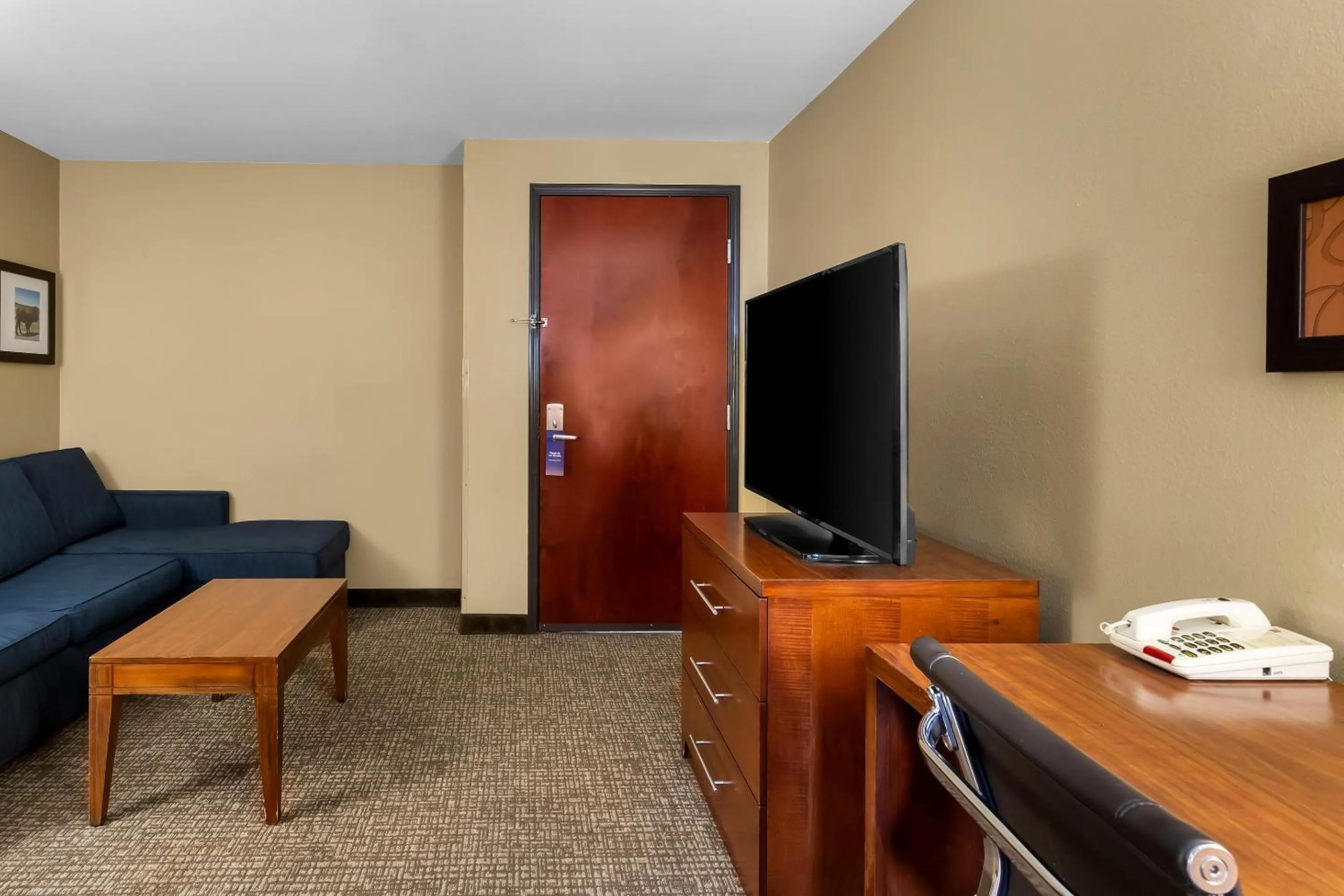 Bedroom in Comfort Suites Yukon - SW Oklahoma City