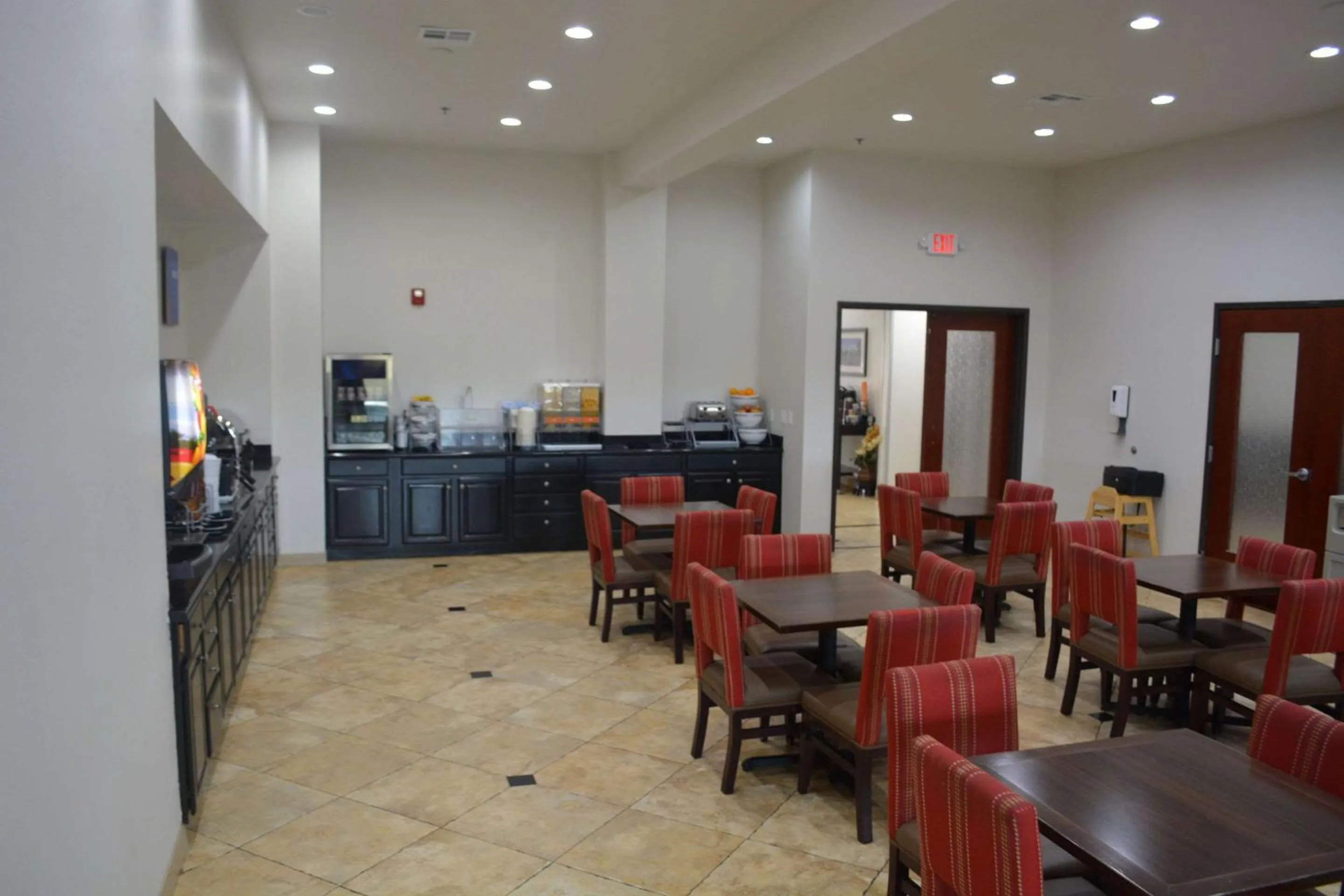 Breakfast in Comfort Suites Yukon - SW Oklahoma City