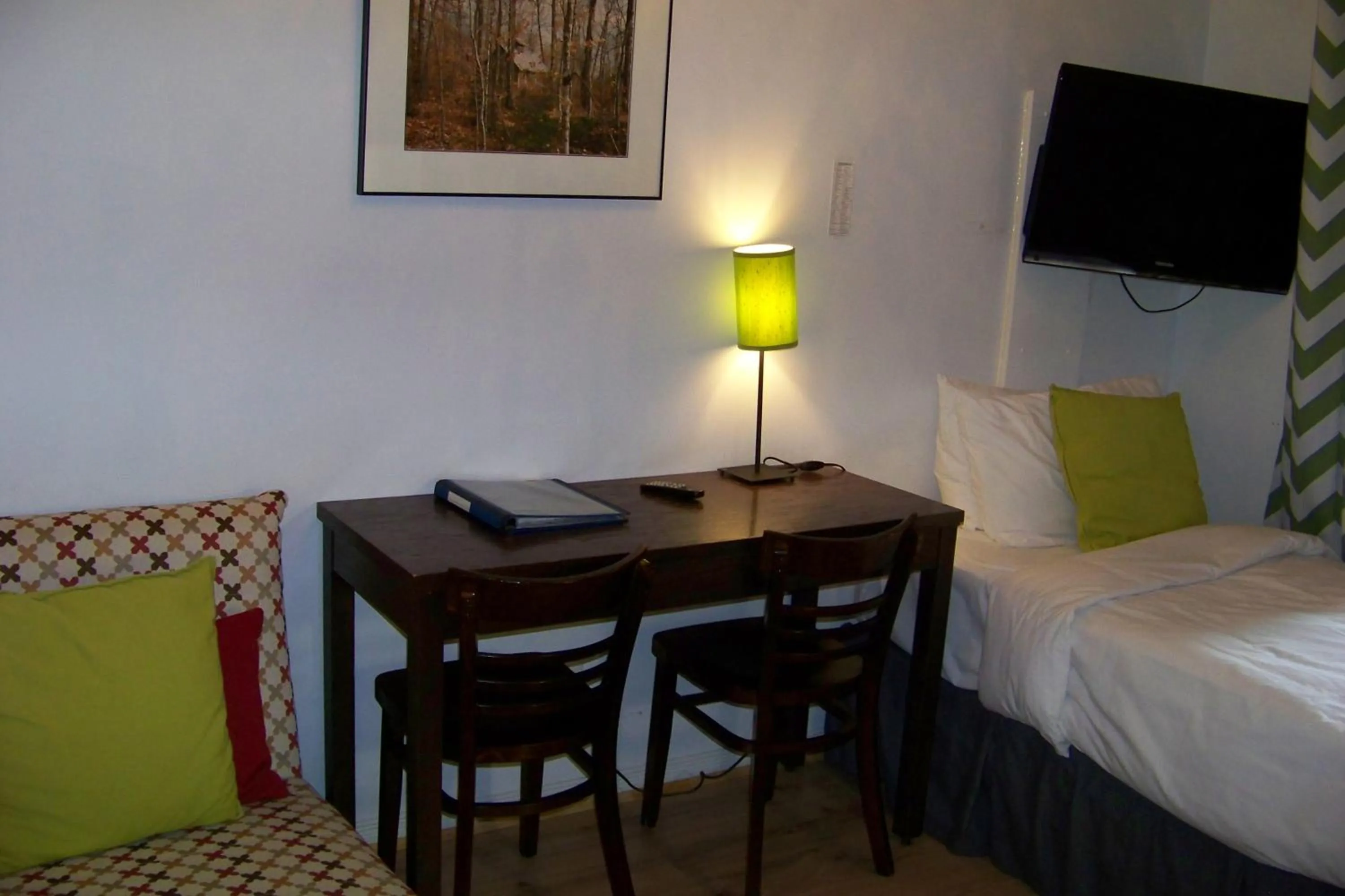 Living room, Bed in Auberge aux Deux Lions