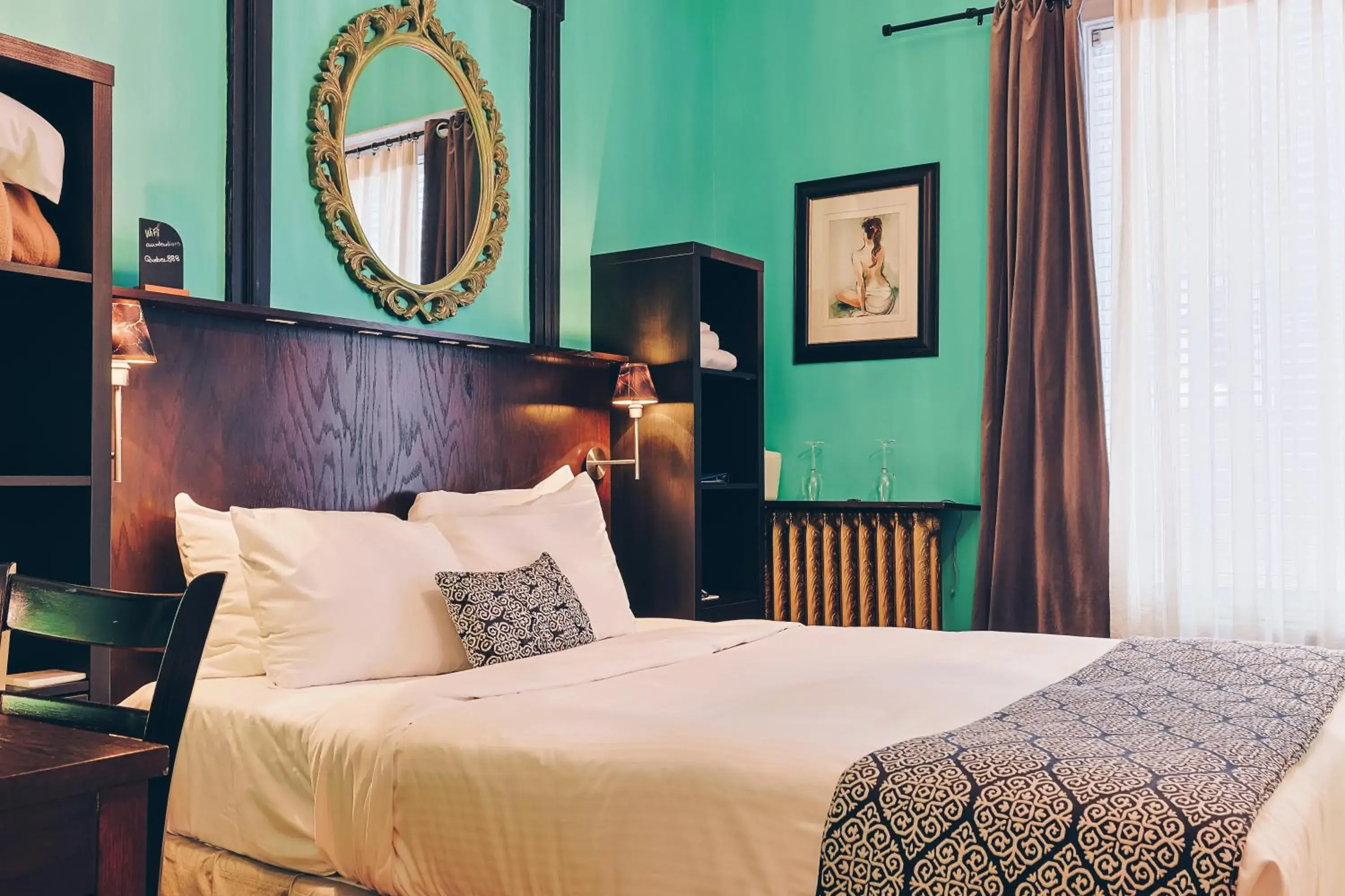 Standard Queen Room in Auberge aux Deux Lions Standard Queen Room in Auberge aux Deux Lions