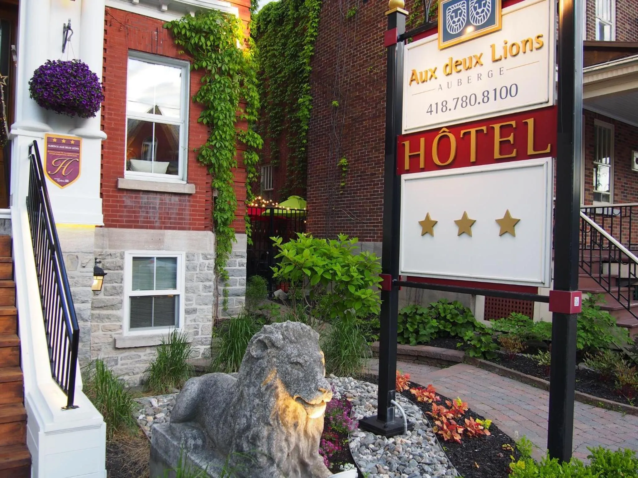 Property building in Auberge aux Deux Lions