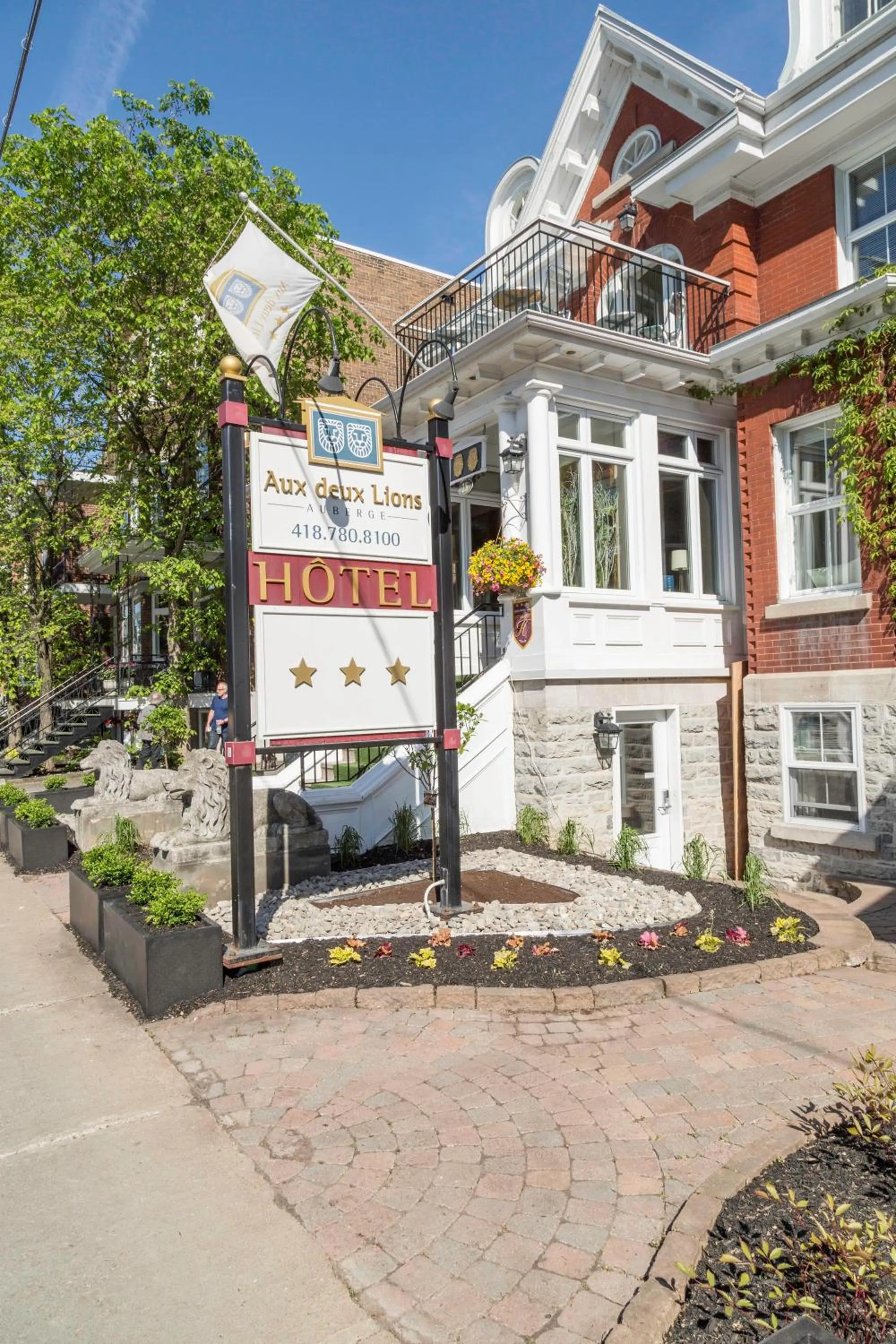 Property building in Auberge aux Deux Lions