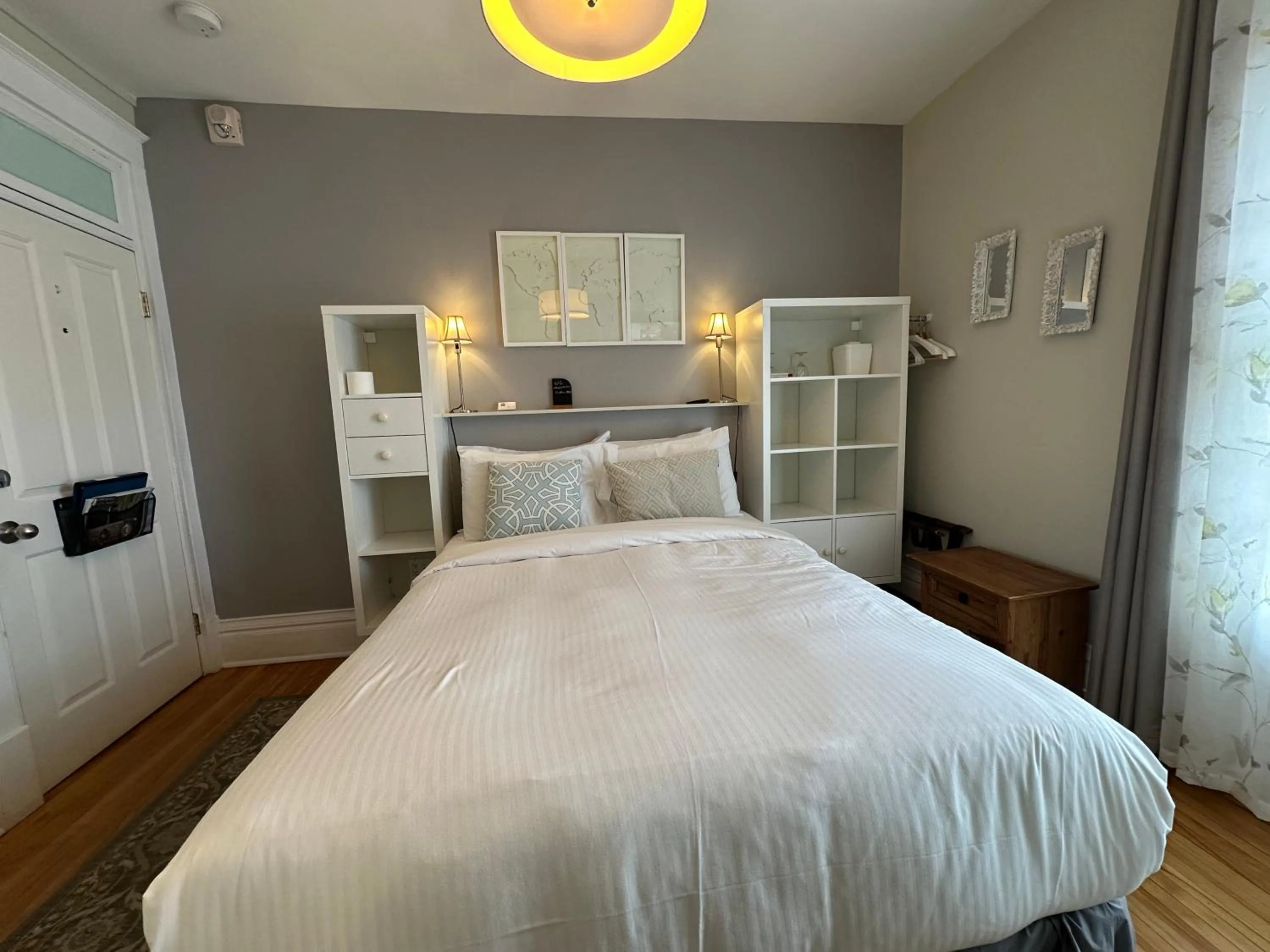 Bedroom, Bed in Auberge aux Deux Lions