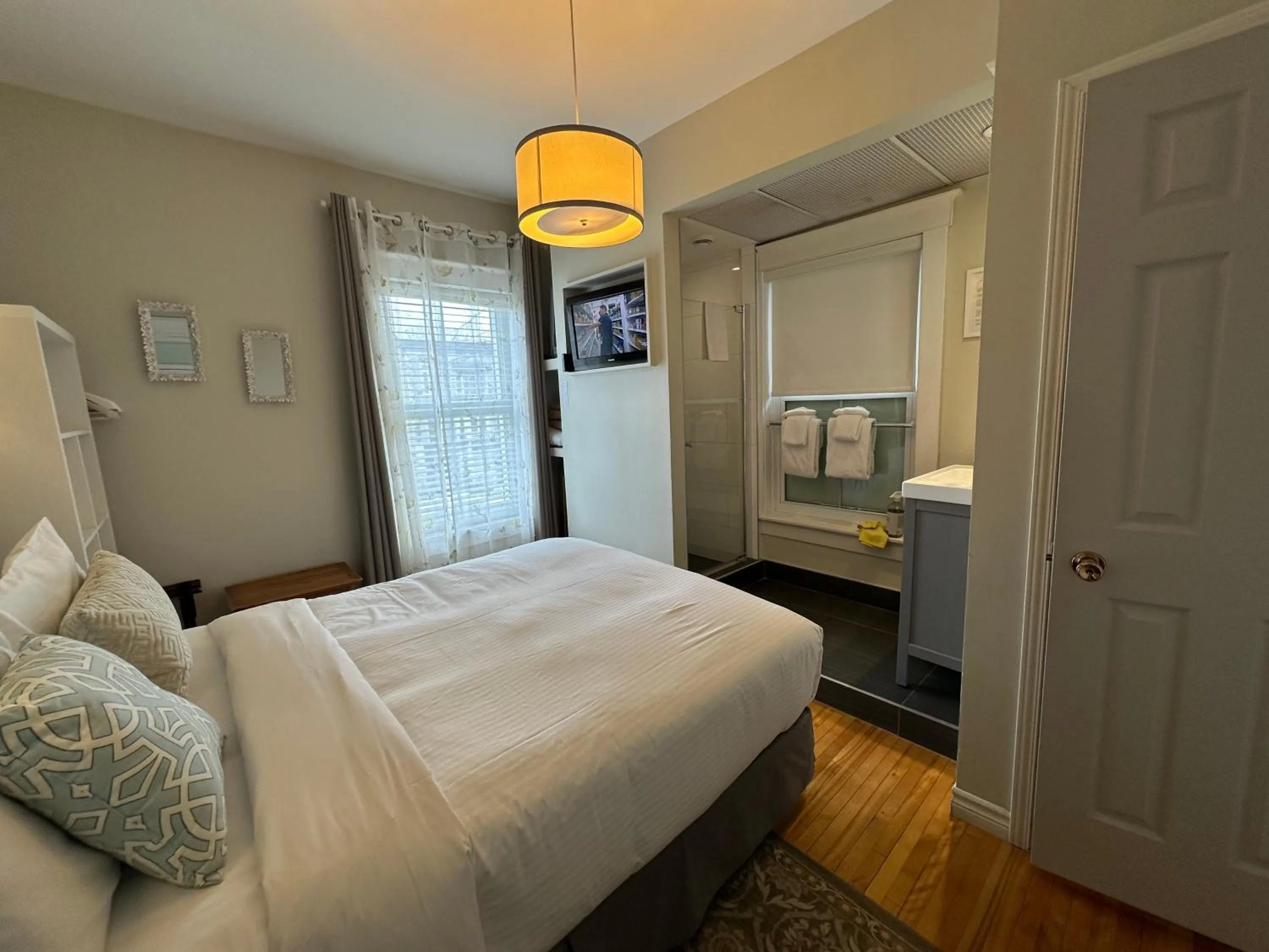 Bedroom, Bed in Auberge aux Deux Lions