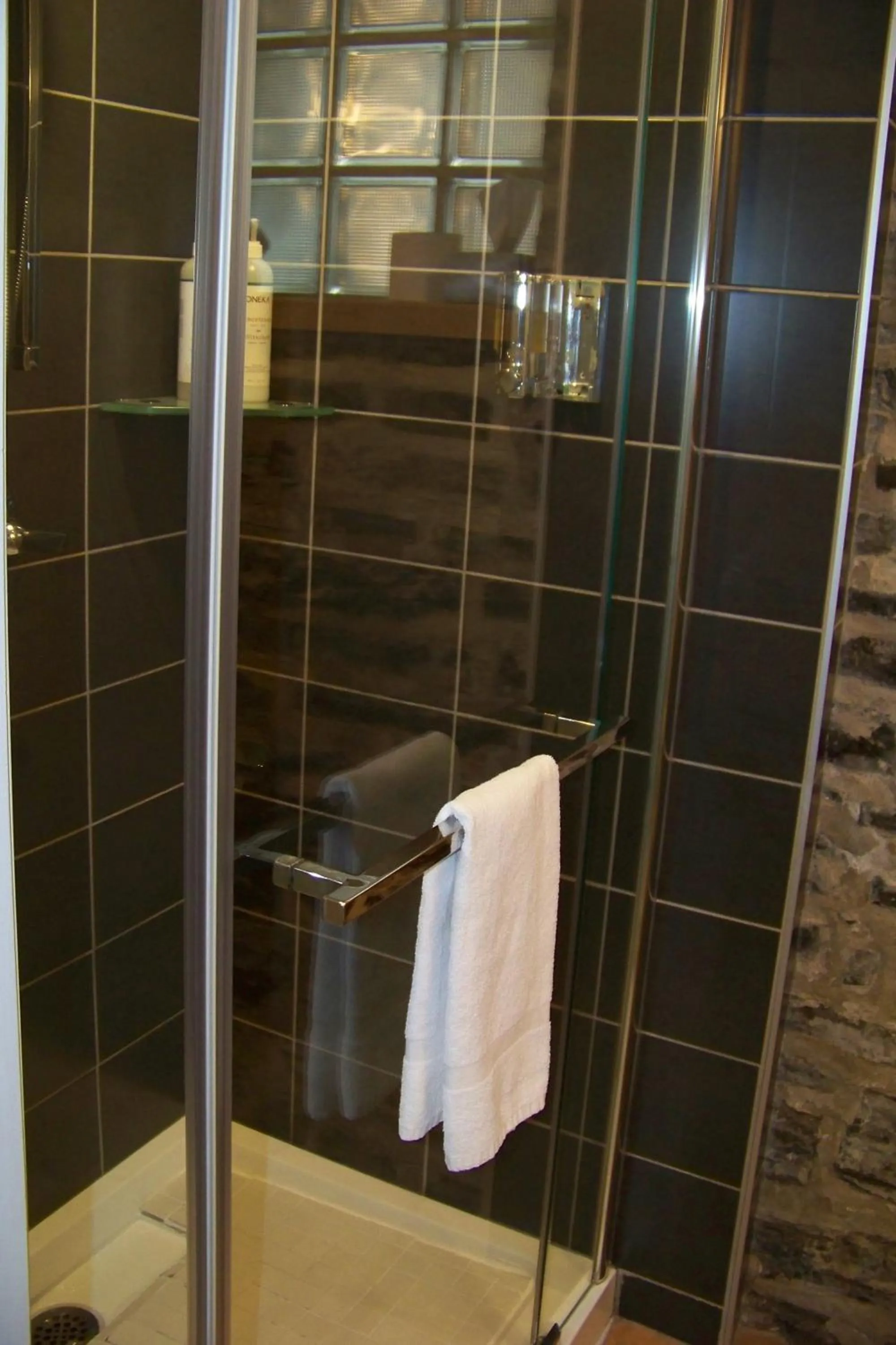 Shower in Auberge aux Deux Lions