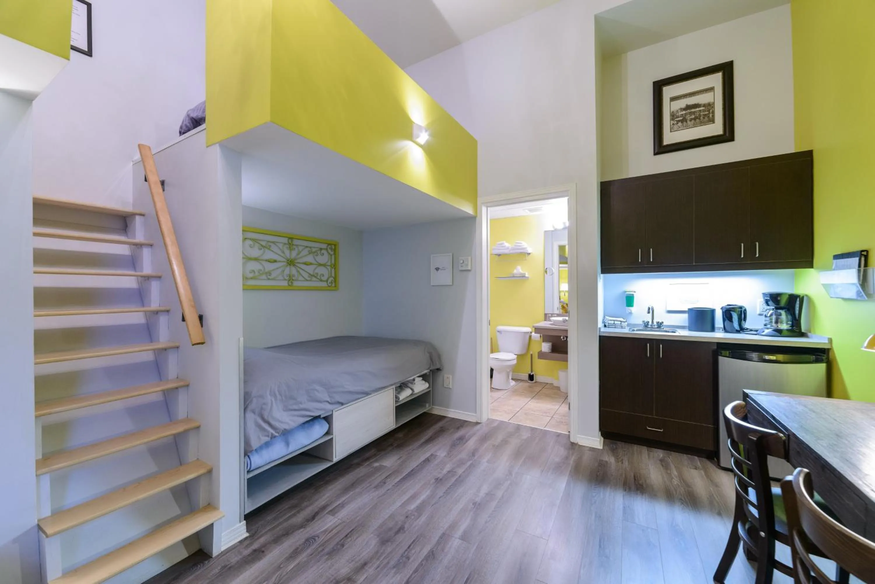 Kitchen or kitchenette, Bed in Auberge aux Deux Lions