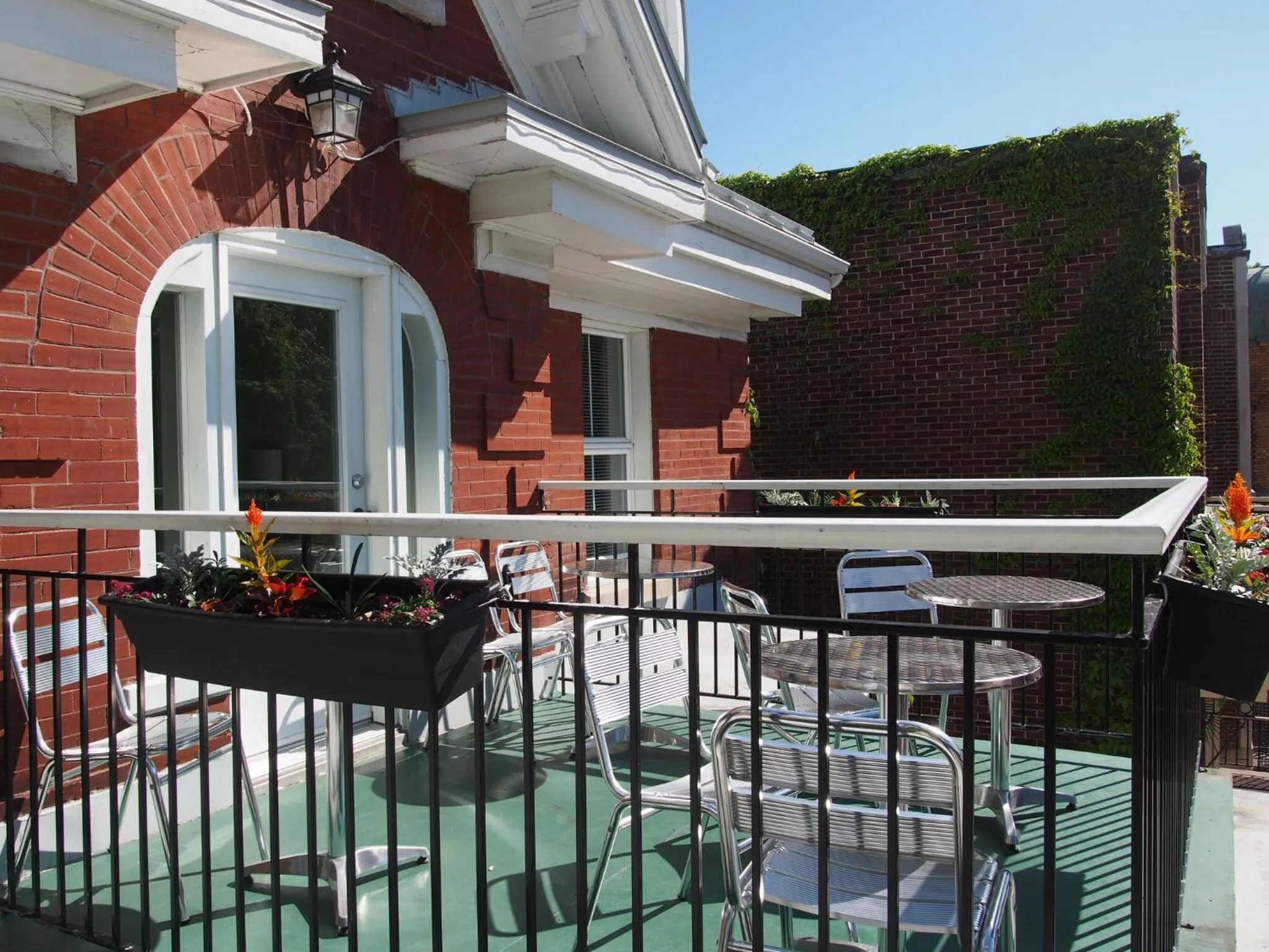 Property building in Auberge aux Deux Lions