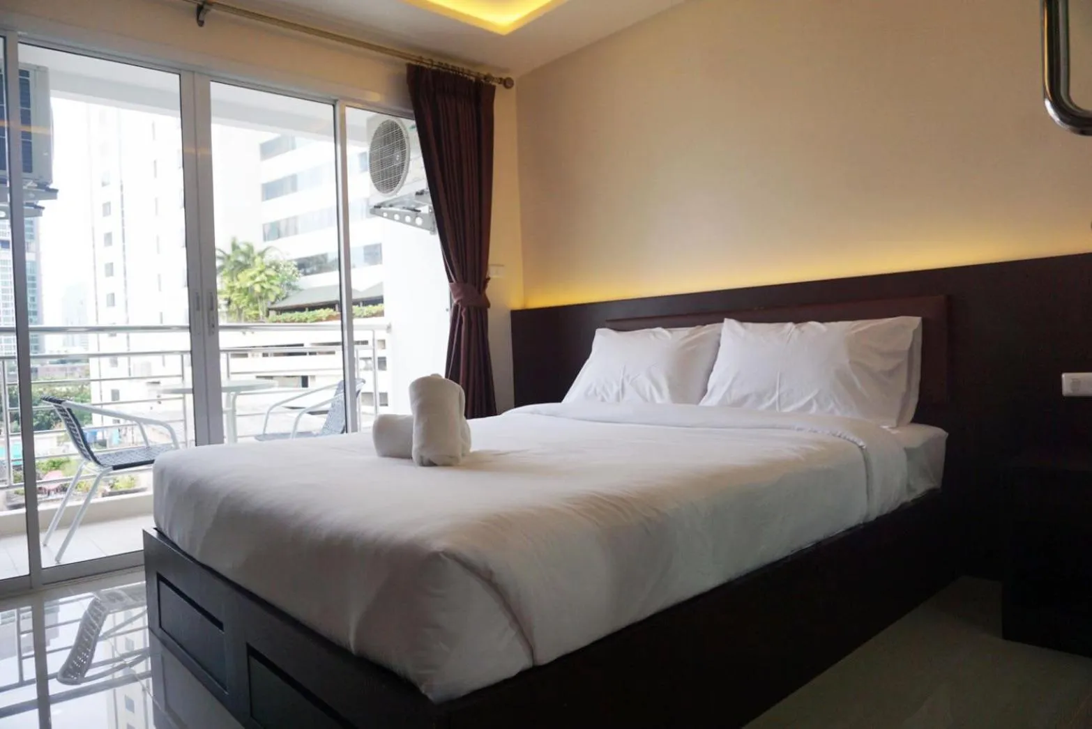 Bed in The Cosy River