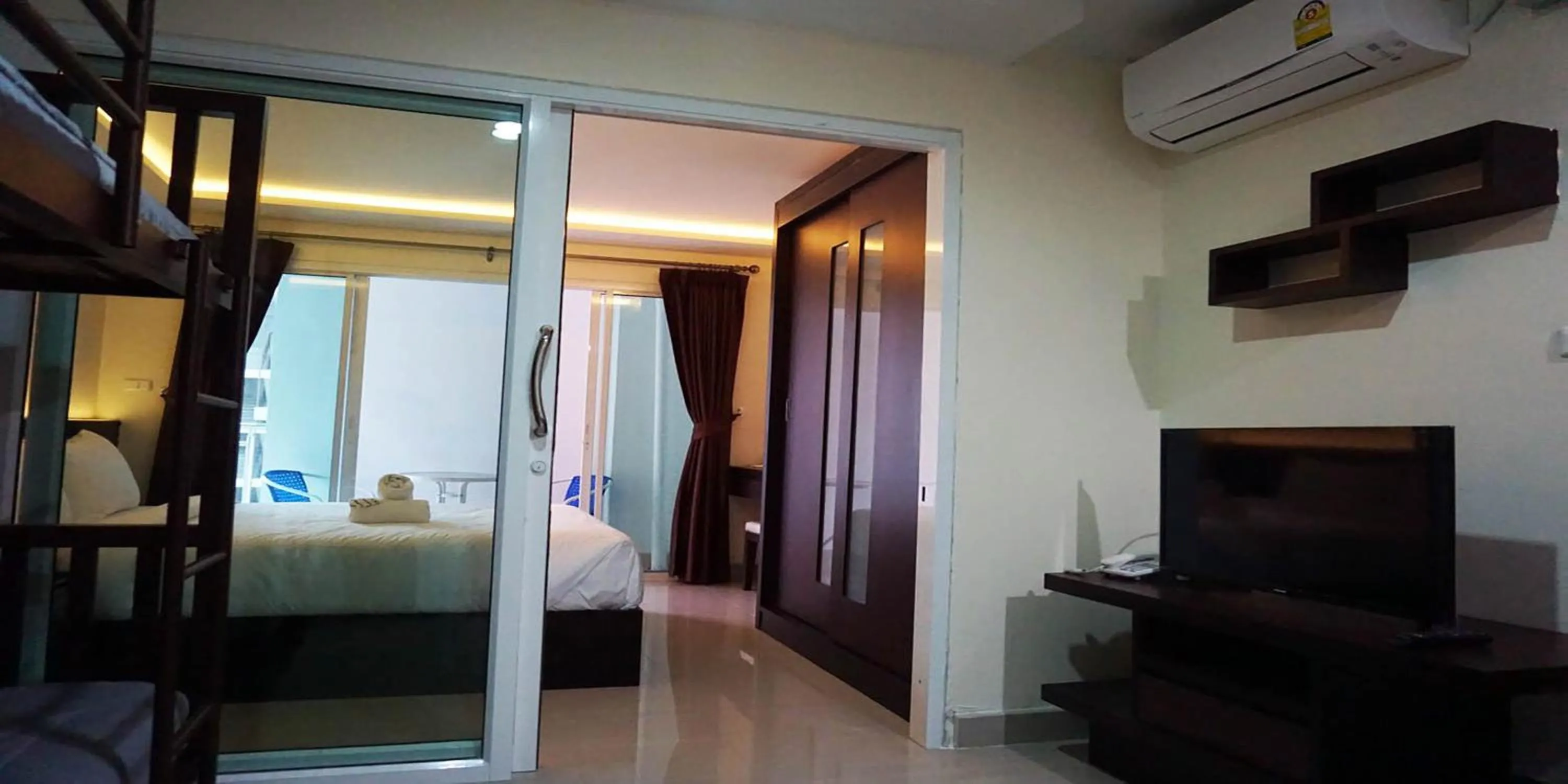 Bed in The Cosy River