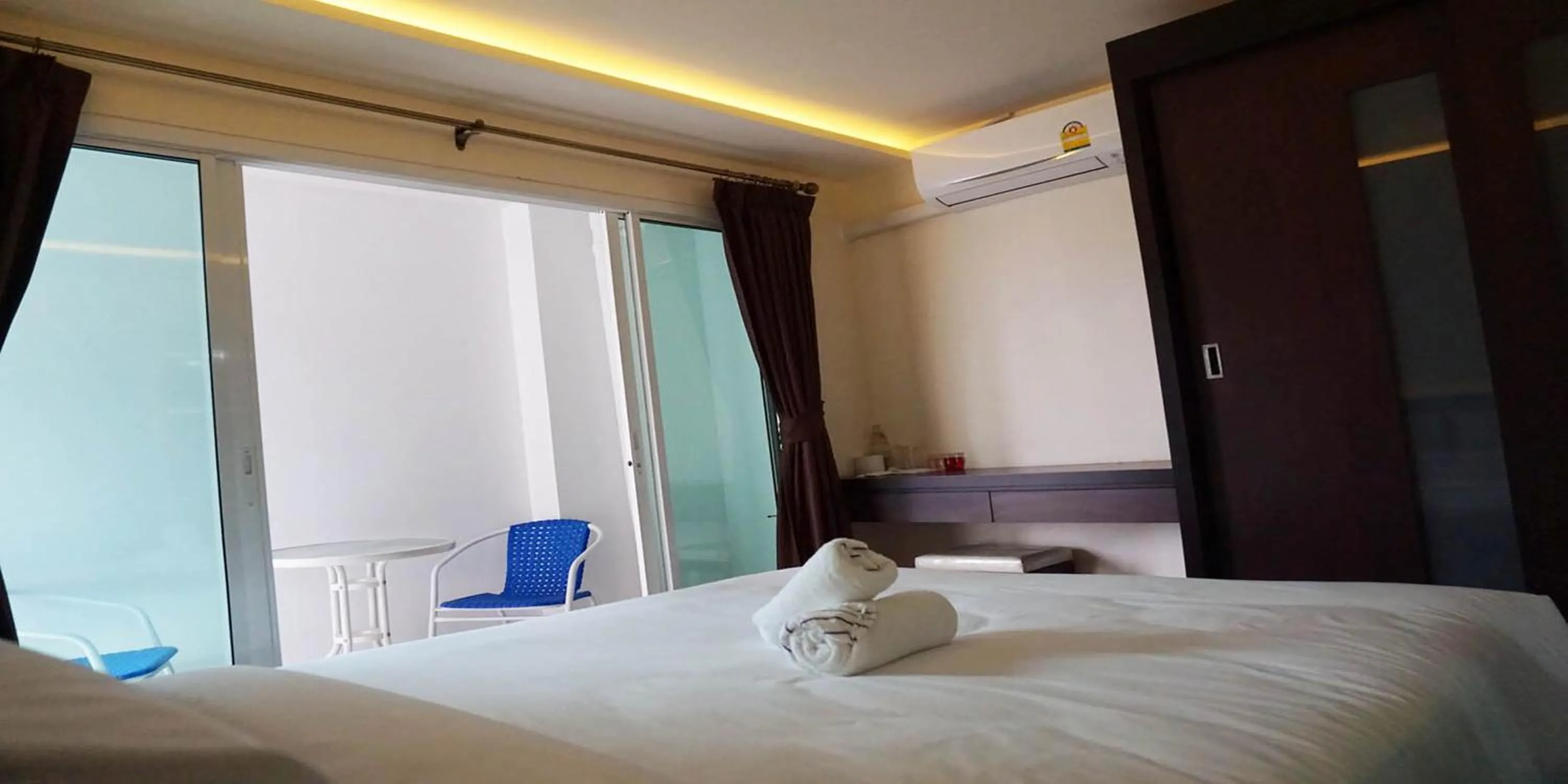 Bed in The Cosy River