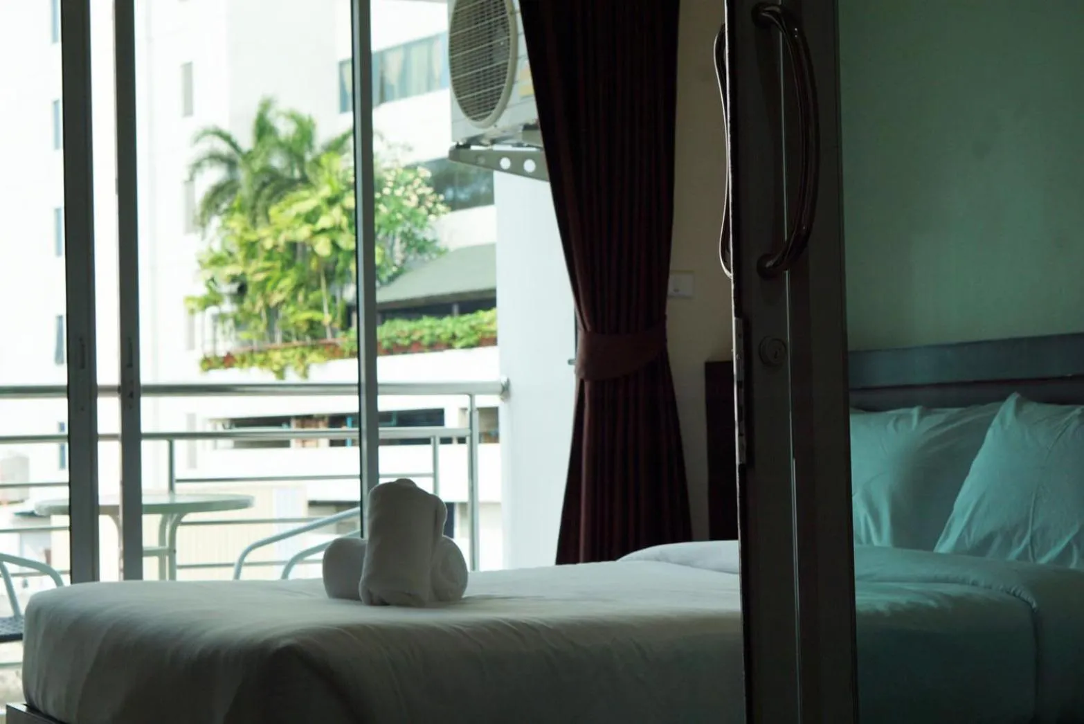 Bed in The Cosy River