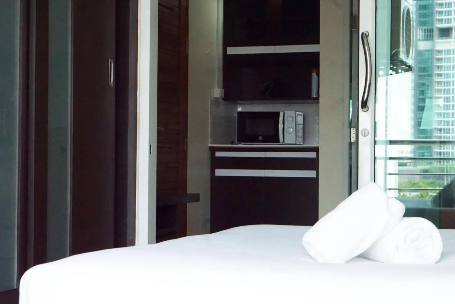 Bed in The Cosy River