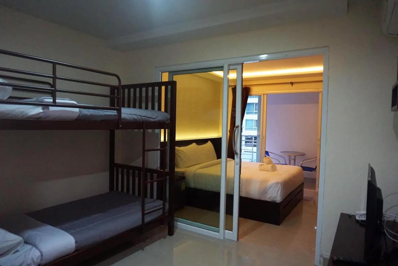 Bed in The Cosy River