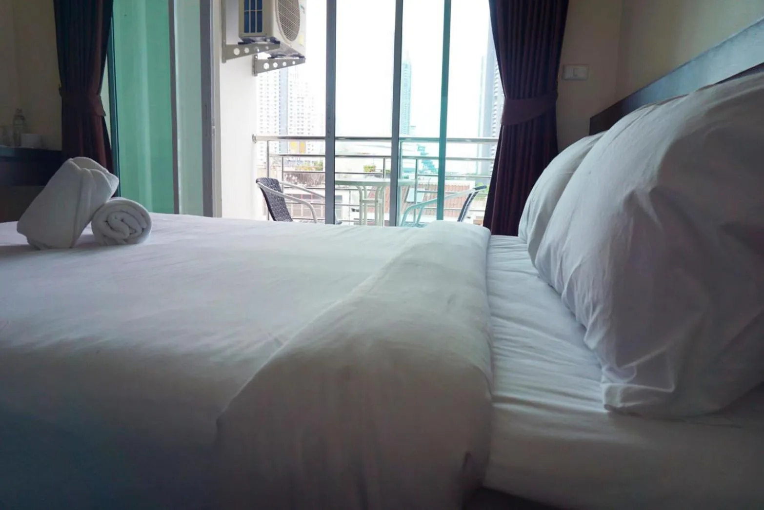 Bed in The Cosy River