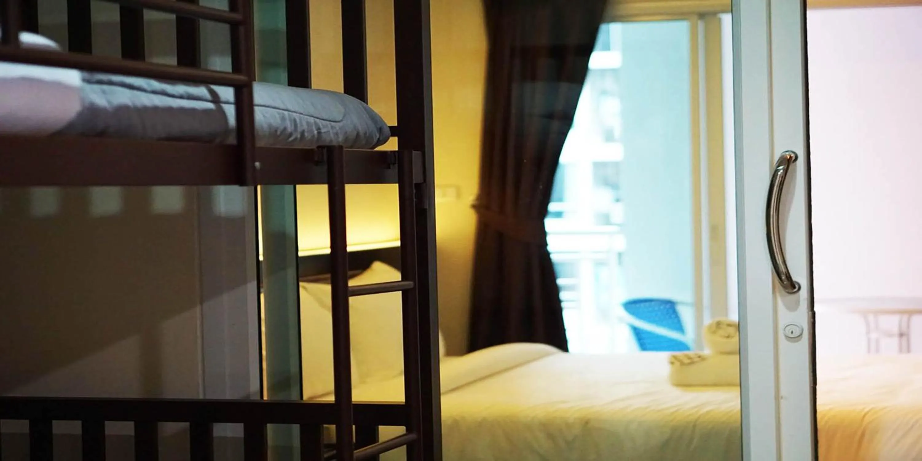 Bed in The Cosy River