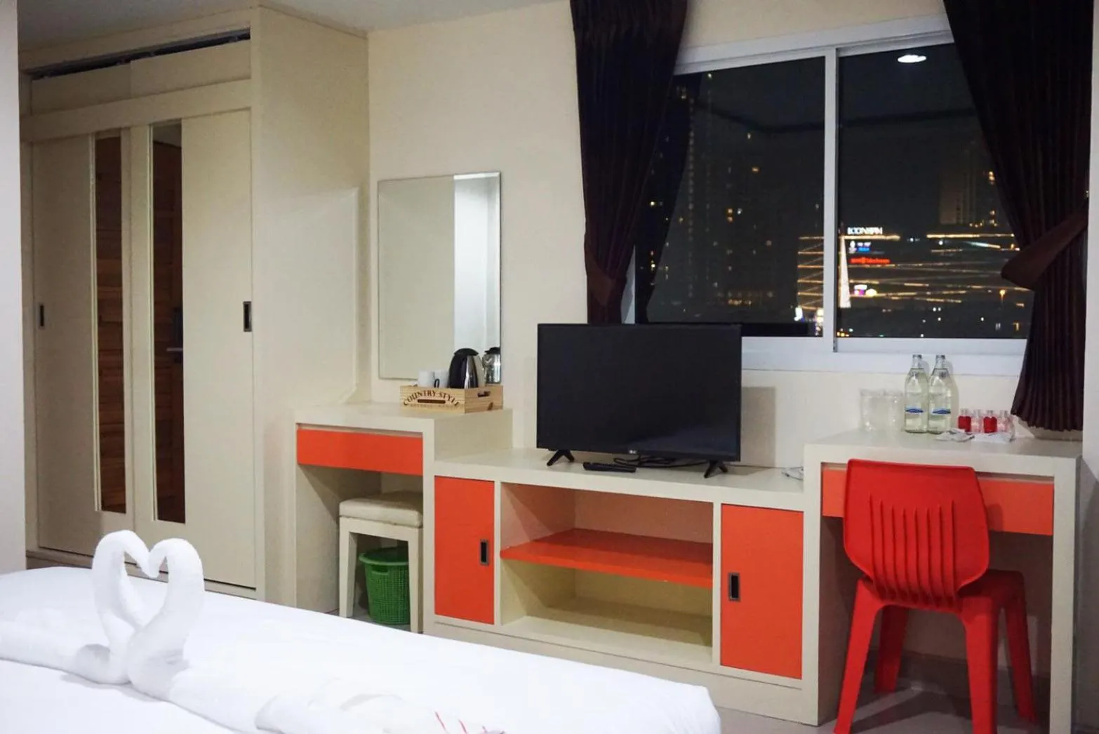 Bed in The Cosy River