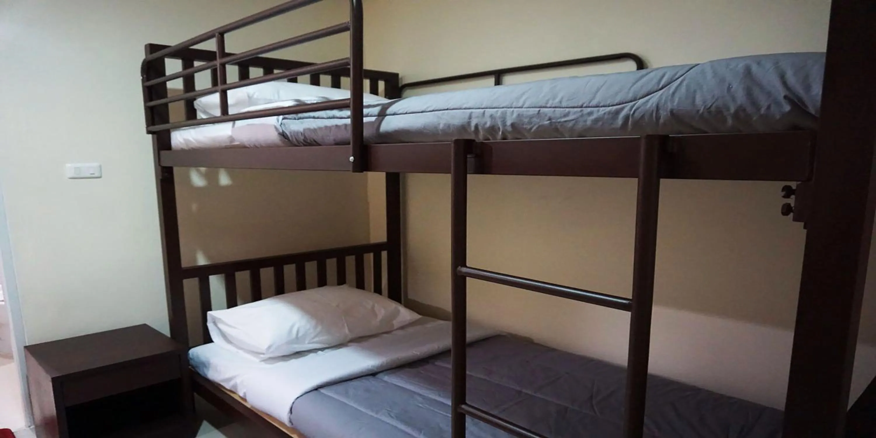 Bed in The Cosy River