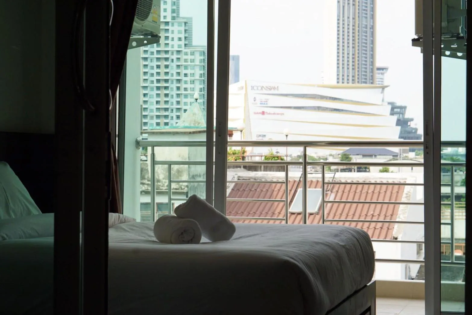 Bed in The Cosy River