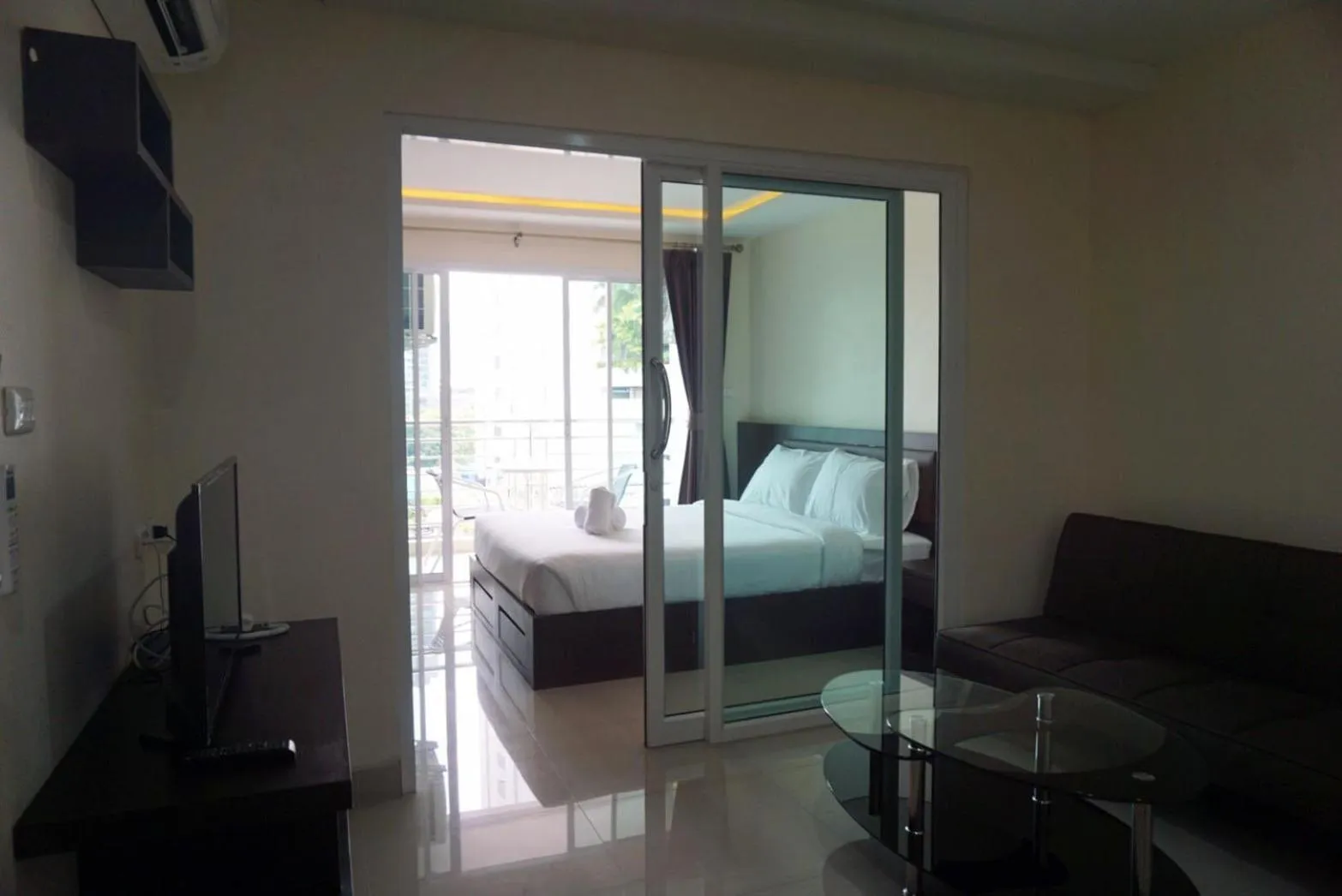 Bed in The Cosy River