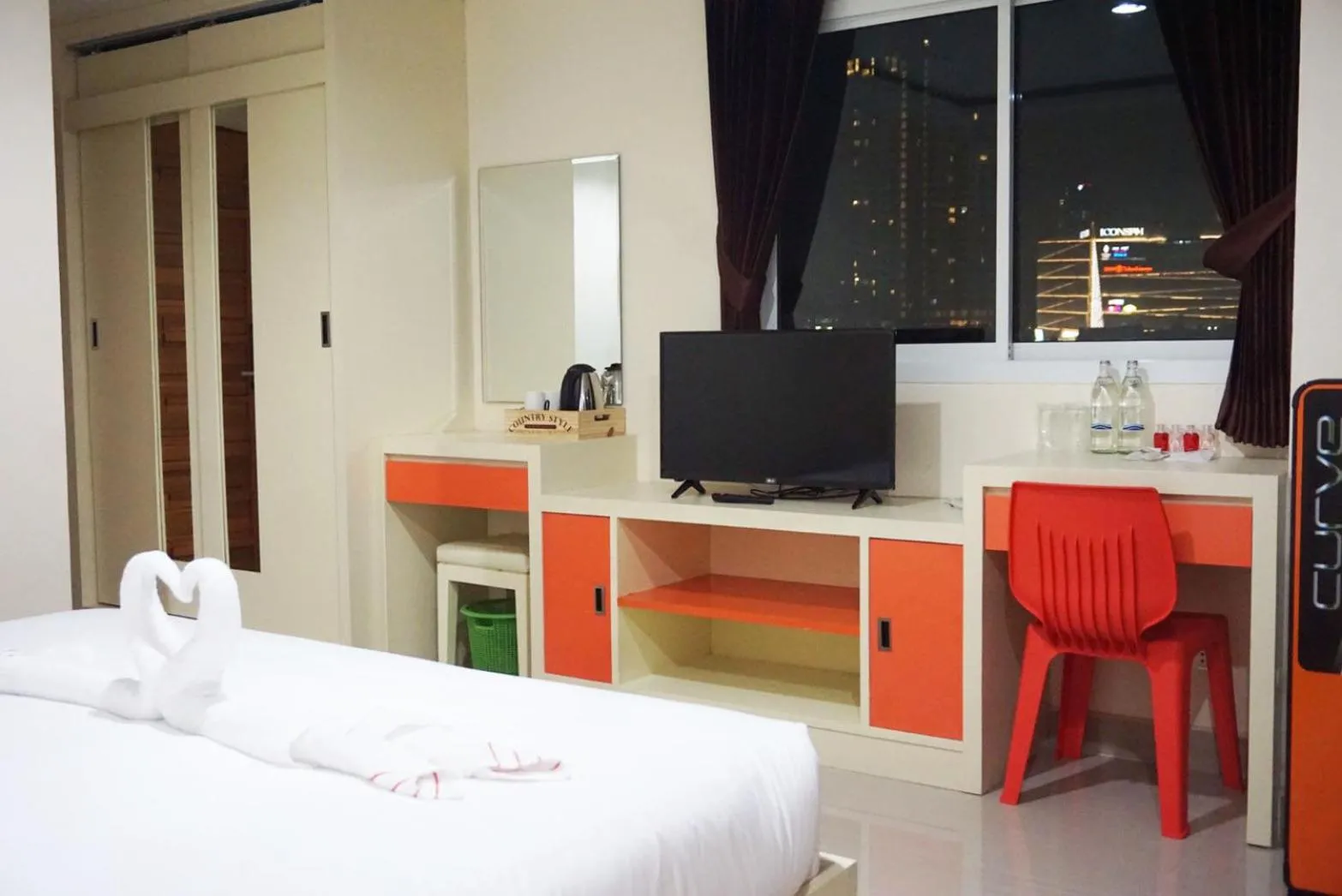 Bed in The Cosy River