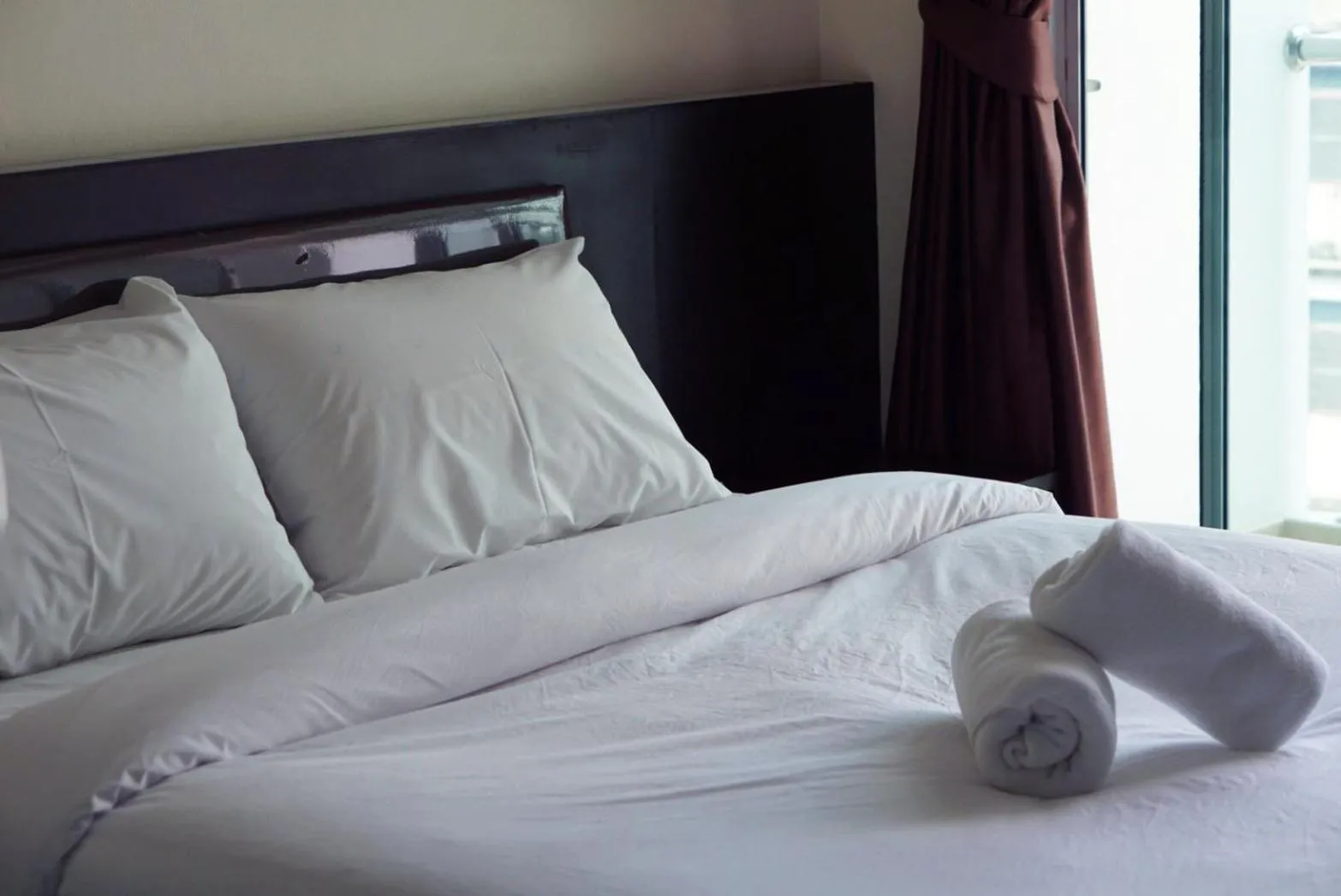 Bed in The Cosy River