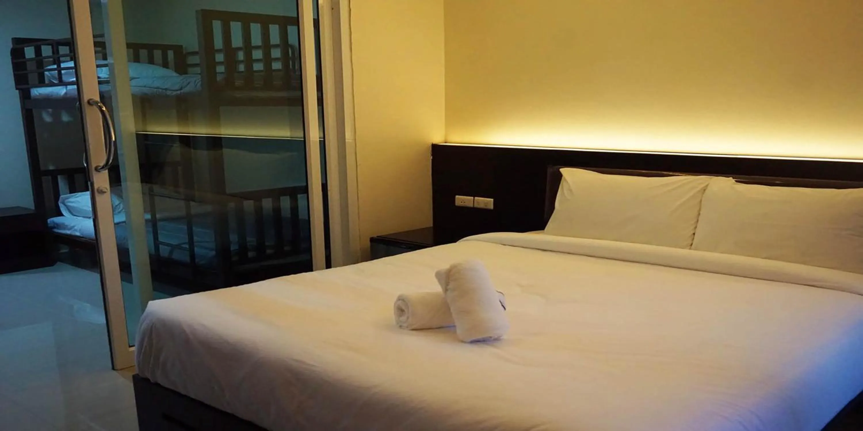 Bed in The Cosy River