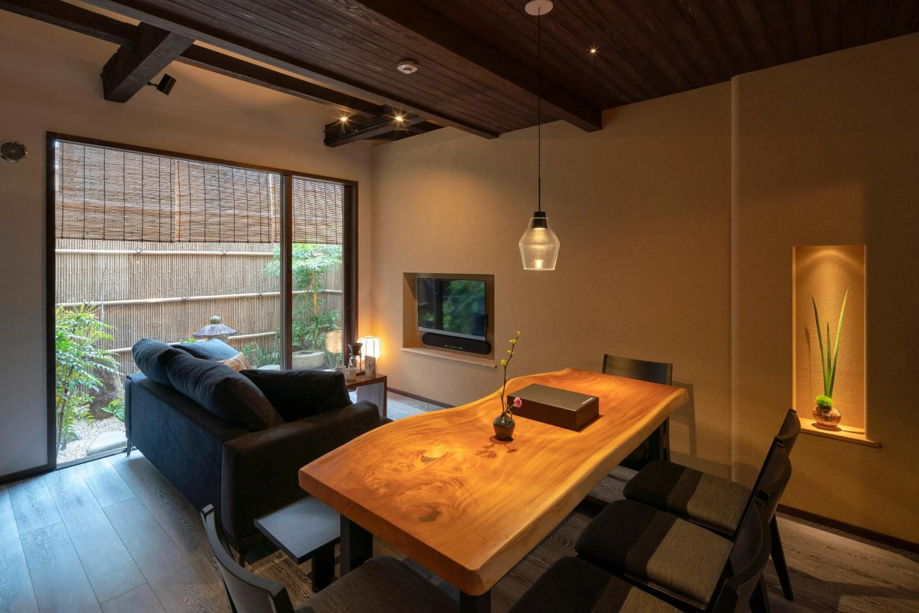 Living room in Ainotsuji Machiya House