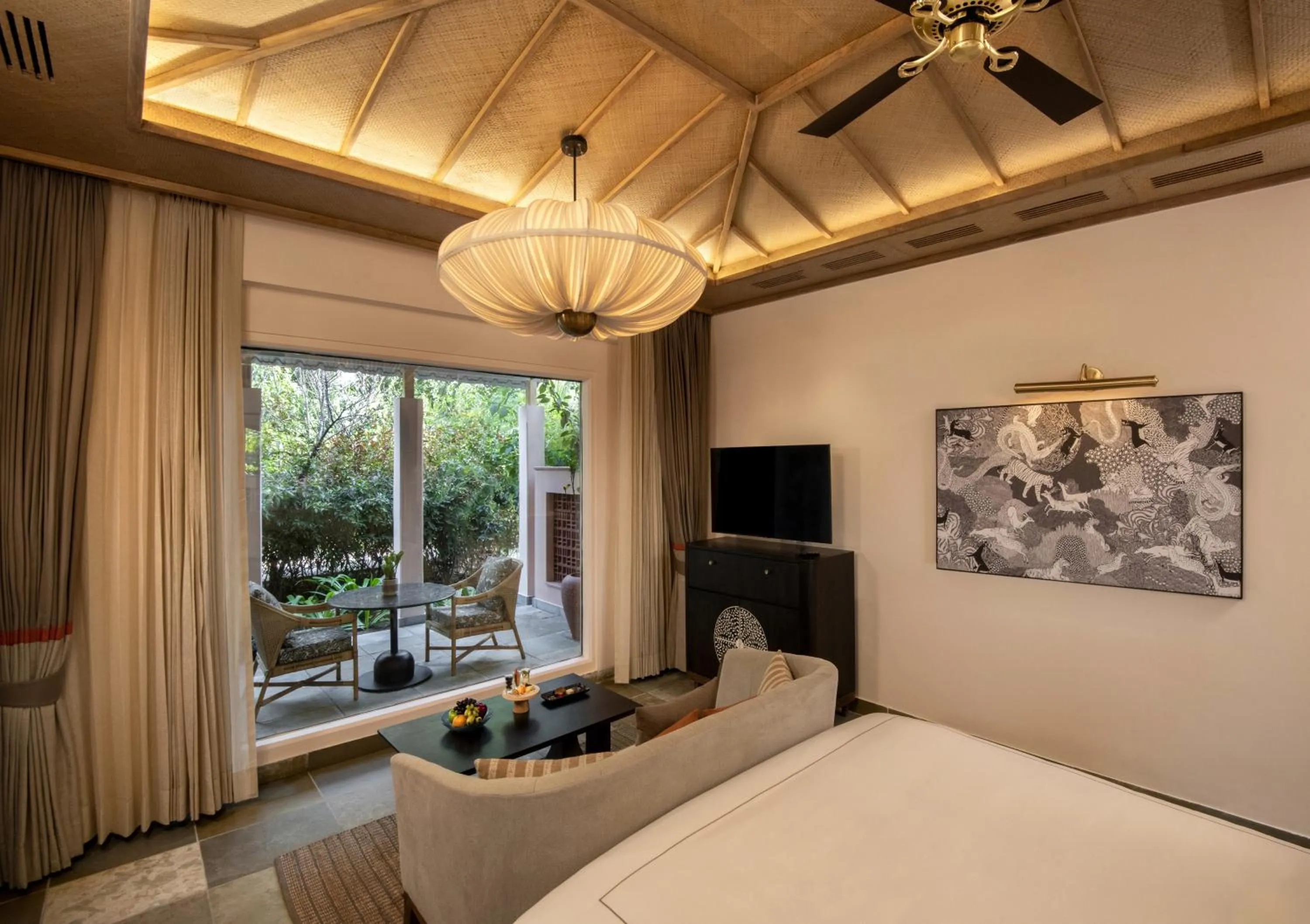 Photo of the whole room, Bed in Taj Sawai,Ranthambore