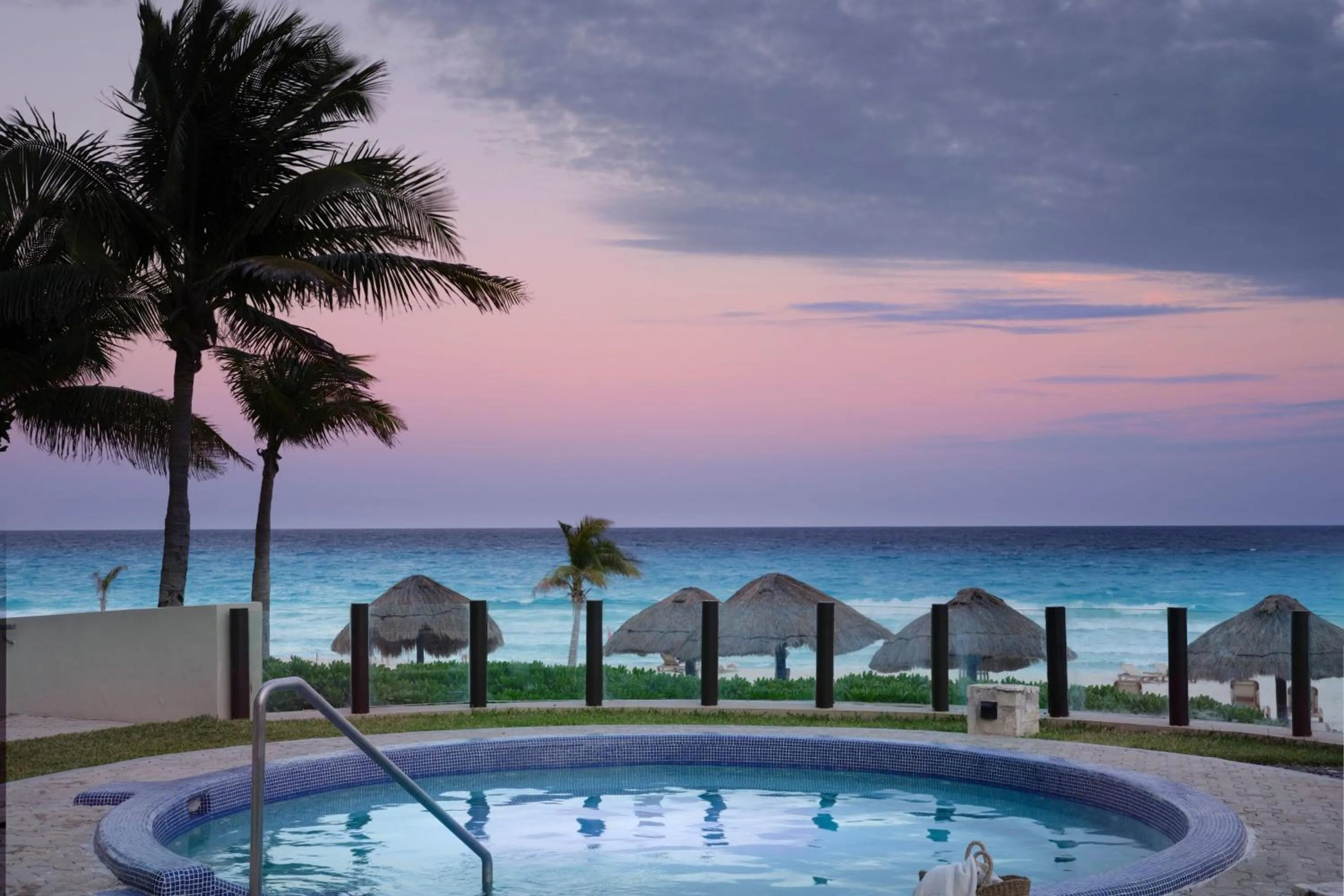 Swimming pool in The Westin Lagunamar Ocean Resort Villas & Spa Cancun