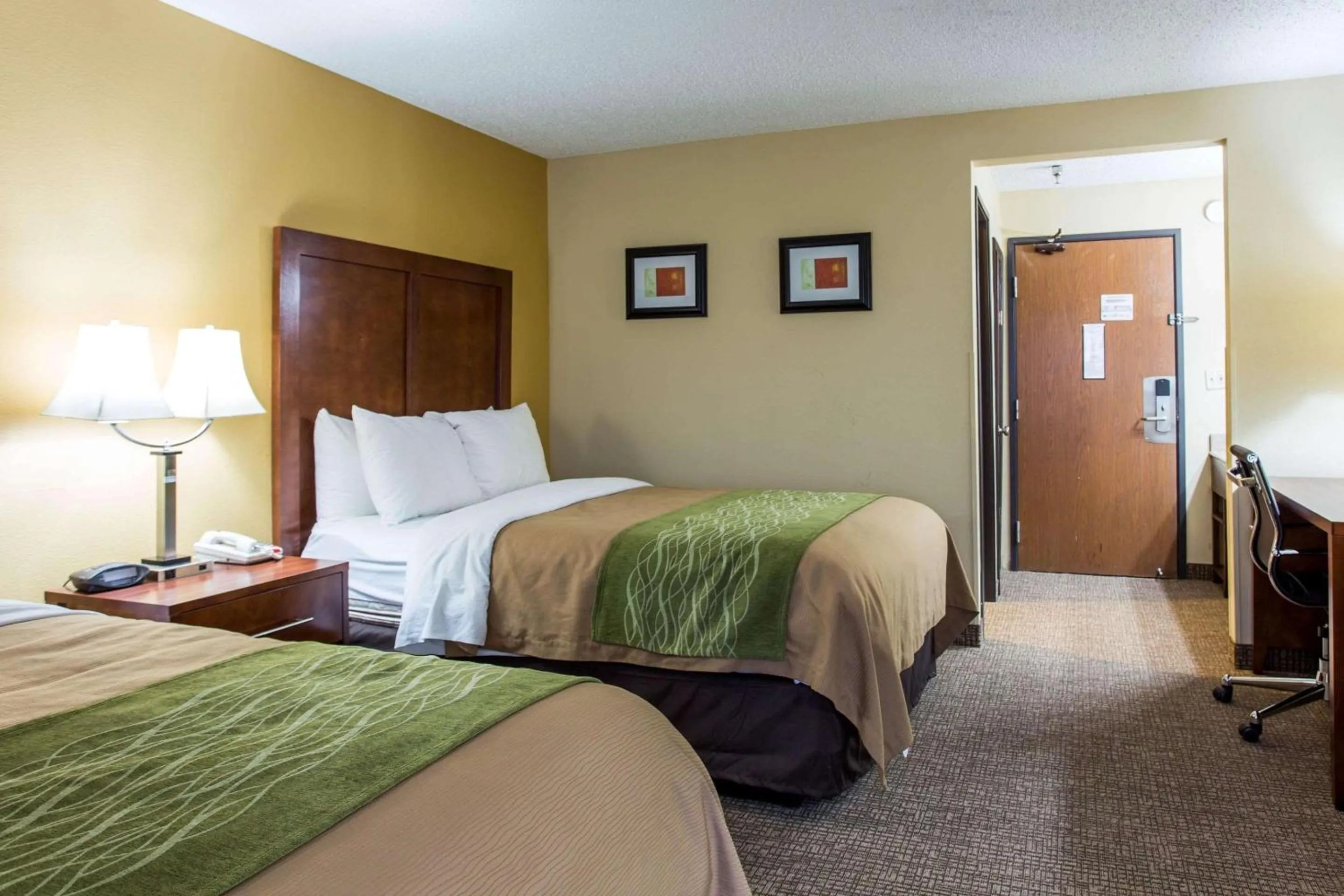 Photo of the whole room, Bed in Comfort Inn Columbia West
