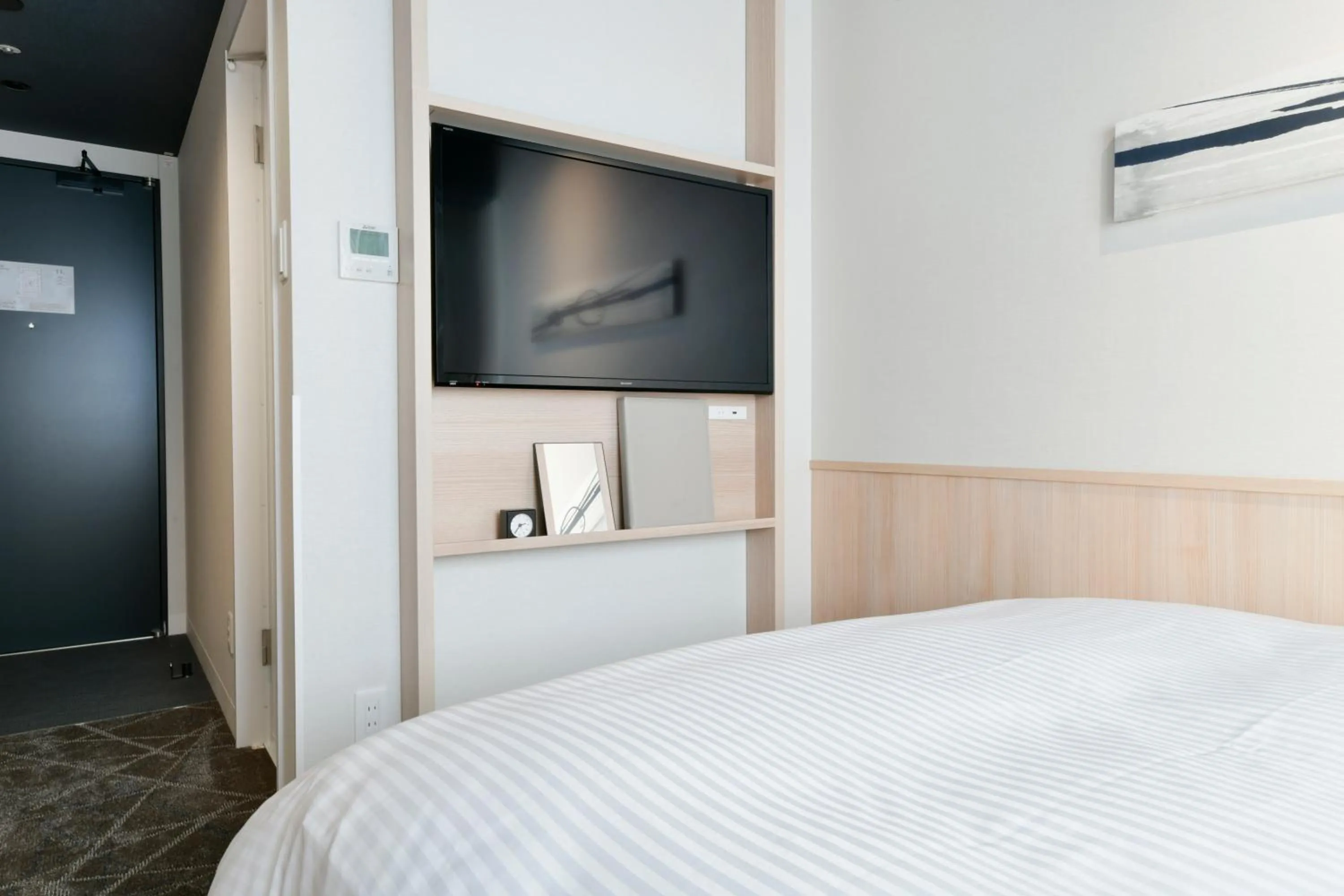 Shower, Bed in Vessel Hotel Campana Susukino