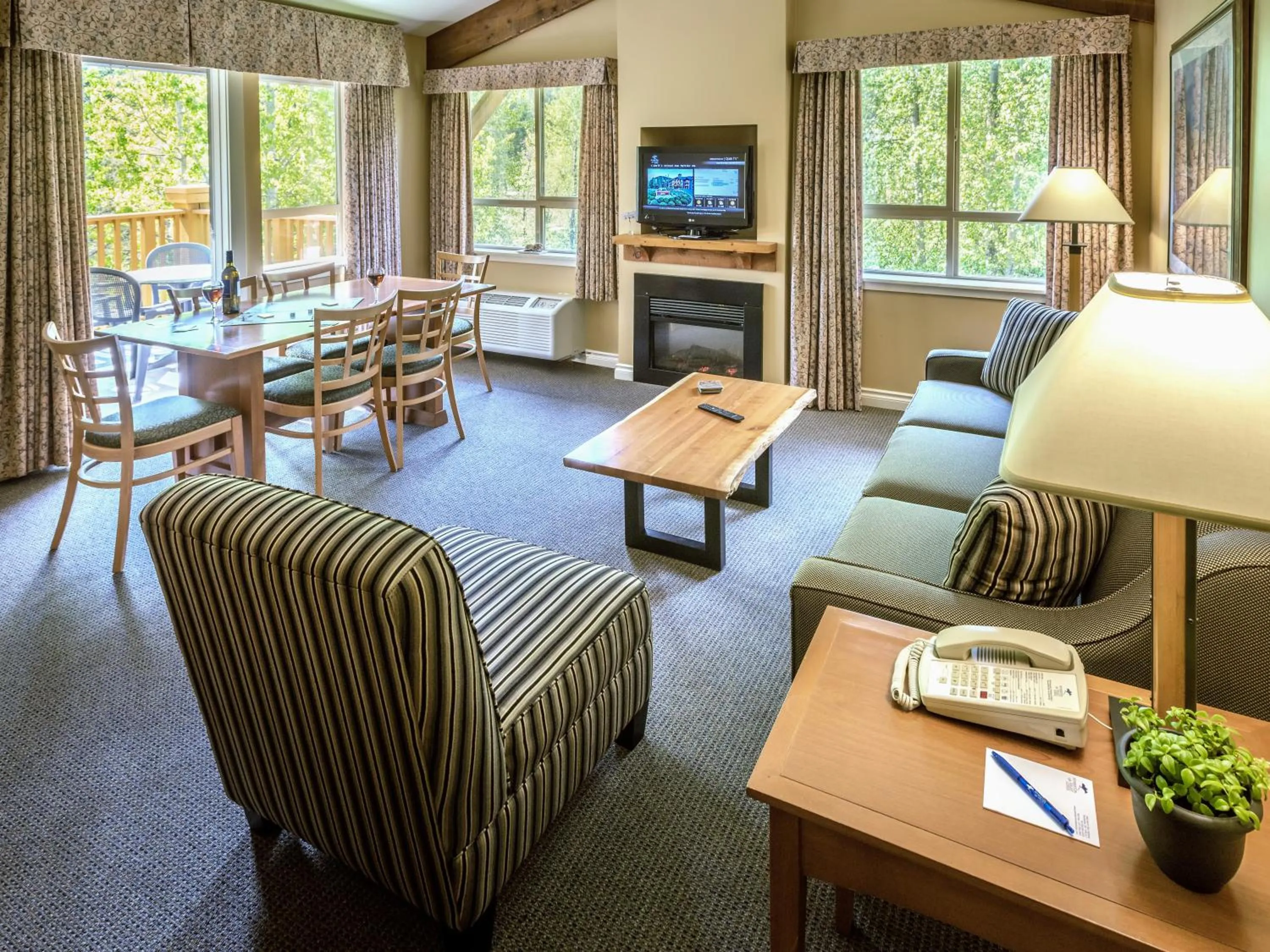 Living room in Pemberton Valley Lodge