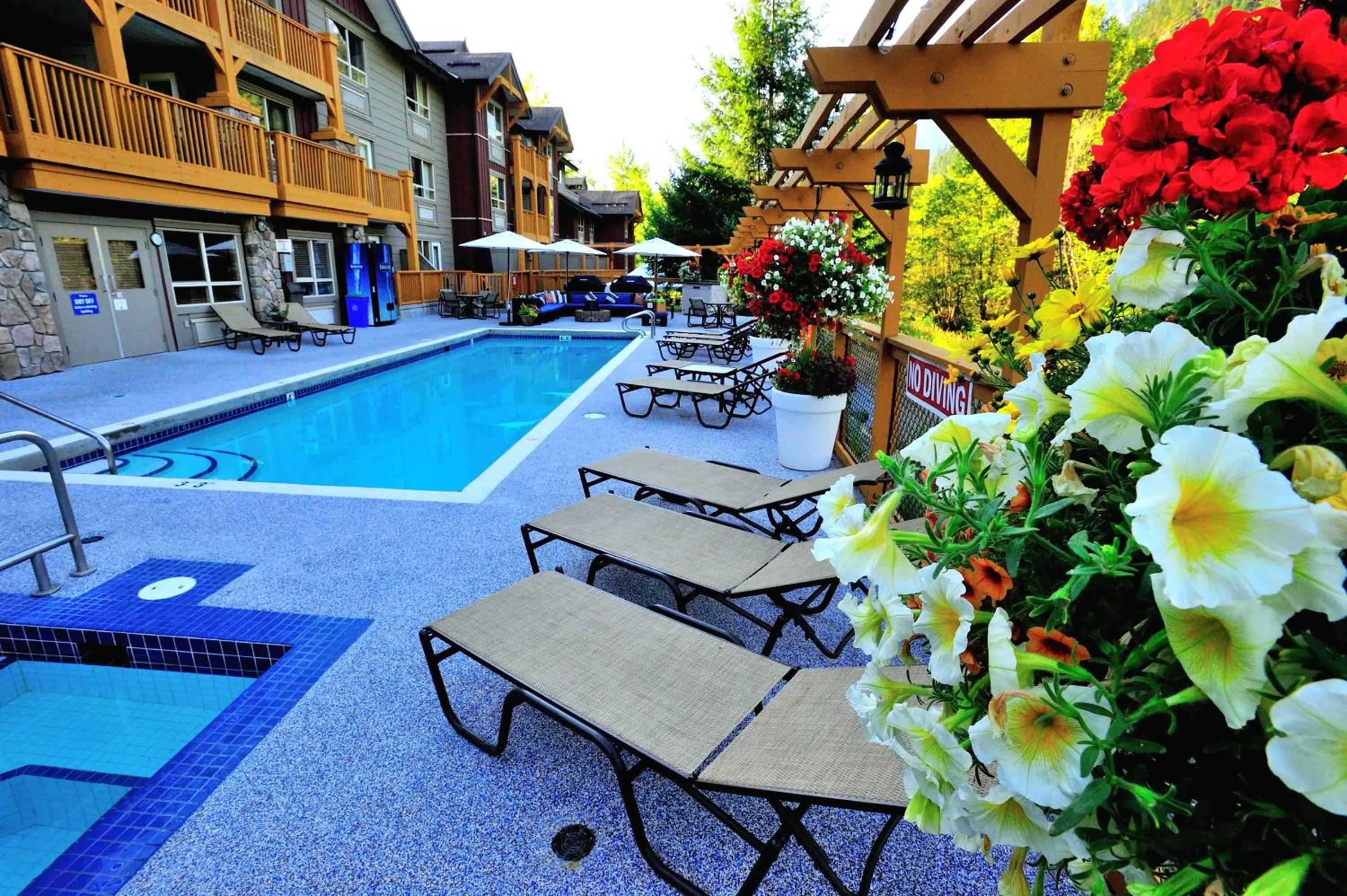Swimming pool in Pemberton Valley Lodge