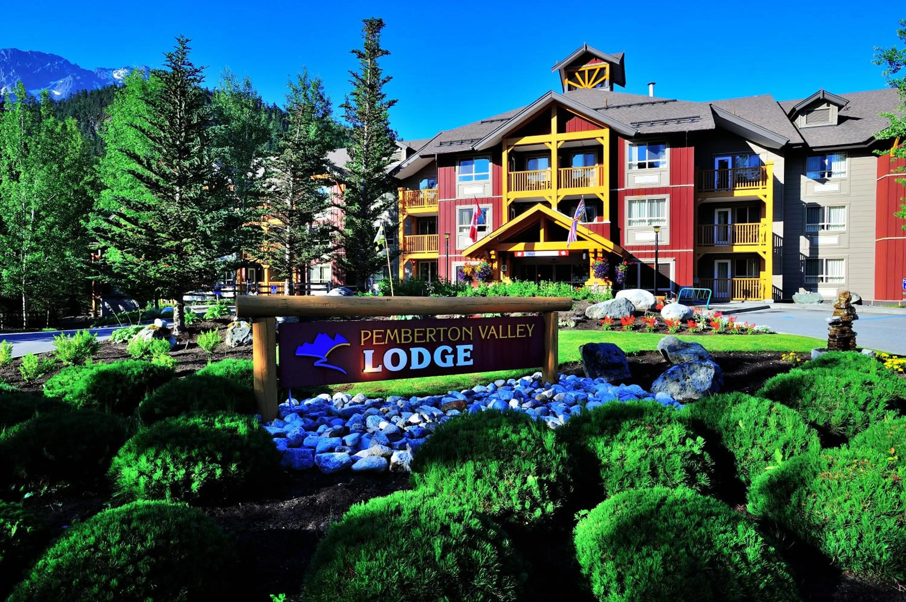 Facade/entrance in Pemberton Valley Lodge