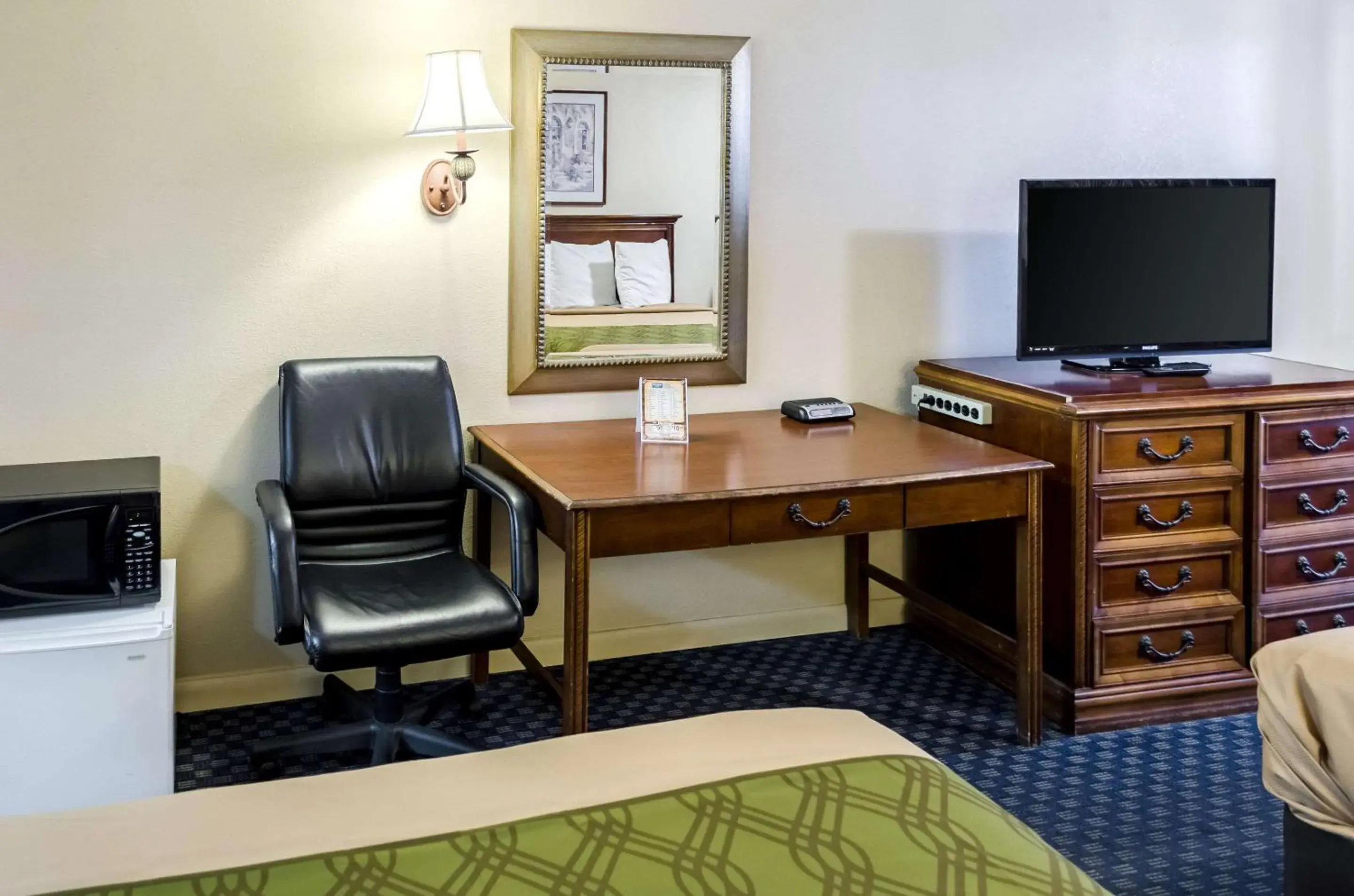 Bedroom in Rodeway Inn Vicksburg Bedroom in Rodeway Inn Vicksburg