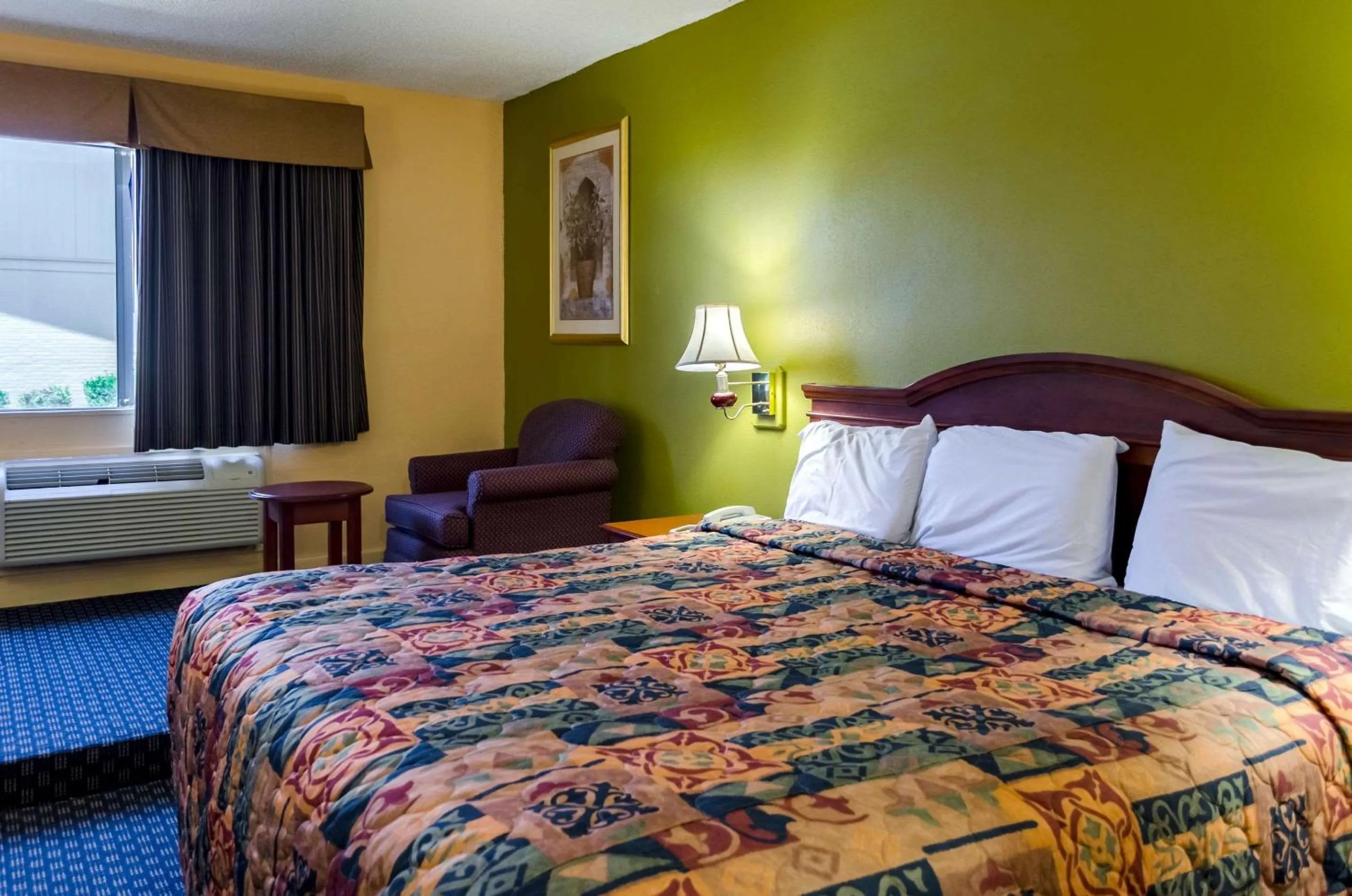 Bedroom, Bed in Rodeway Inn Vicksburg