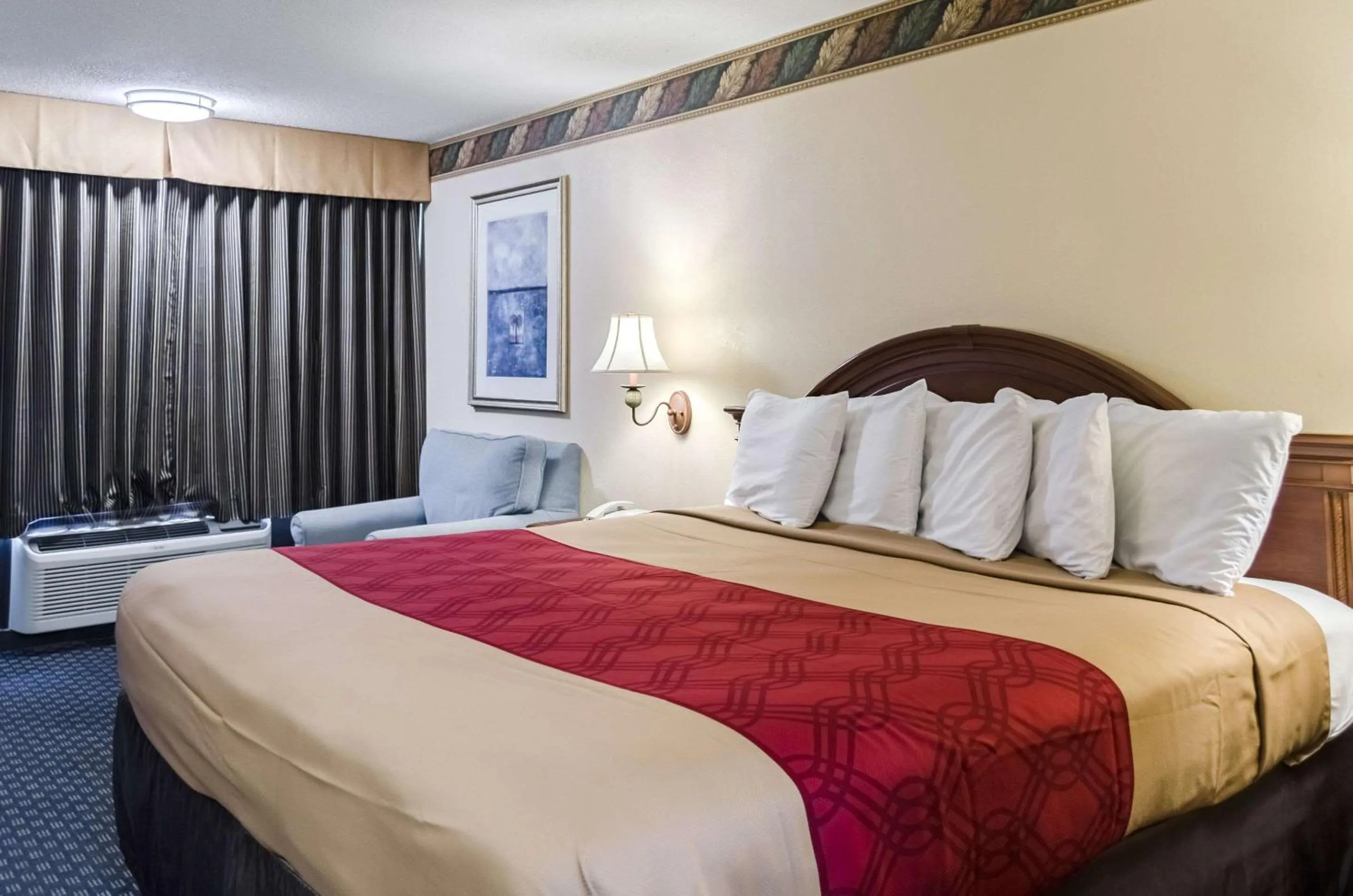 Bedroom, Bed in Rodeway Inn Vicksburg