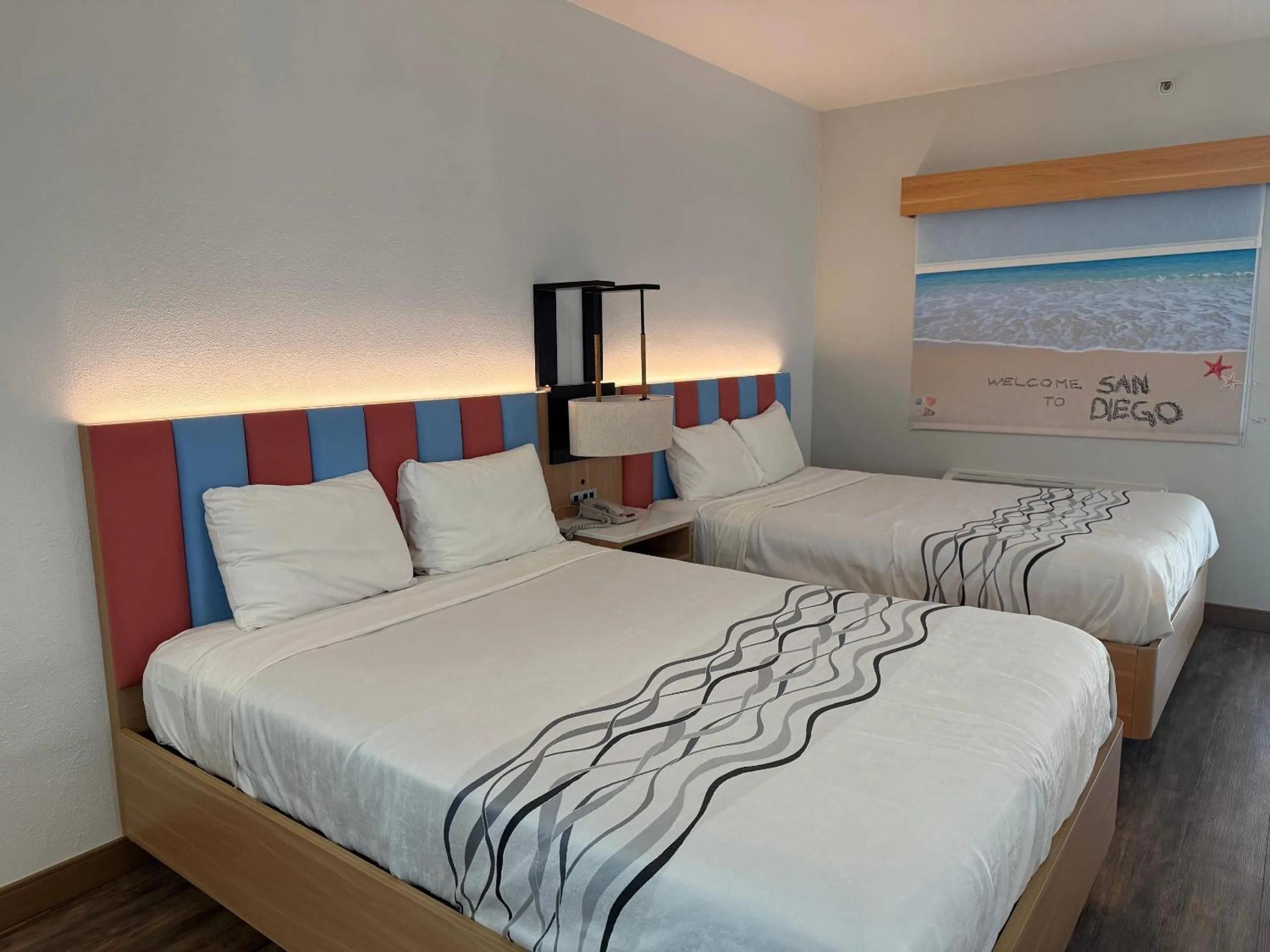 Bedroom, Bed in Rodeway Inn Encinitas North