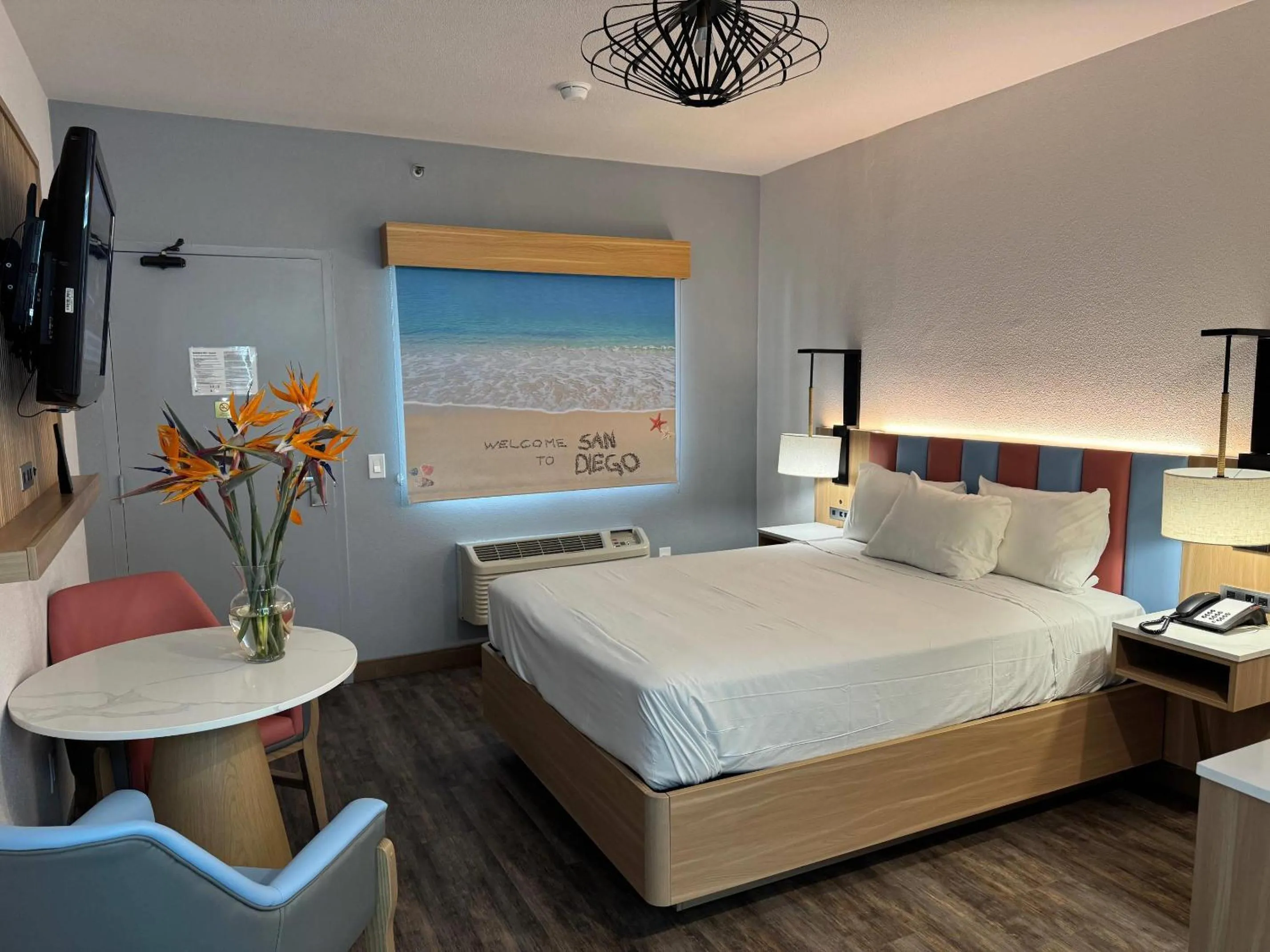 Bedroom, Bed in Rodeway Inn Encinitas North