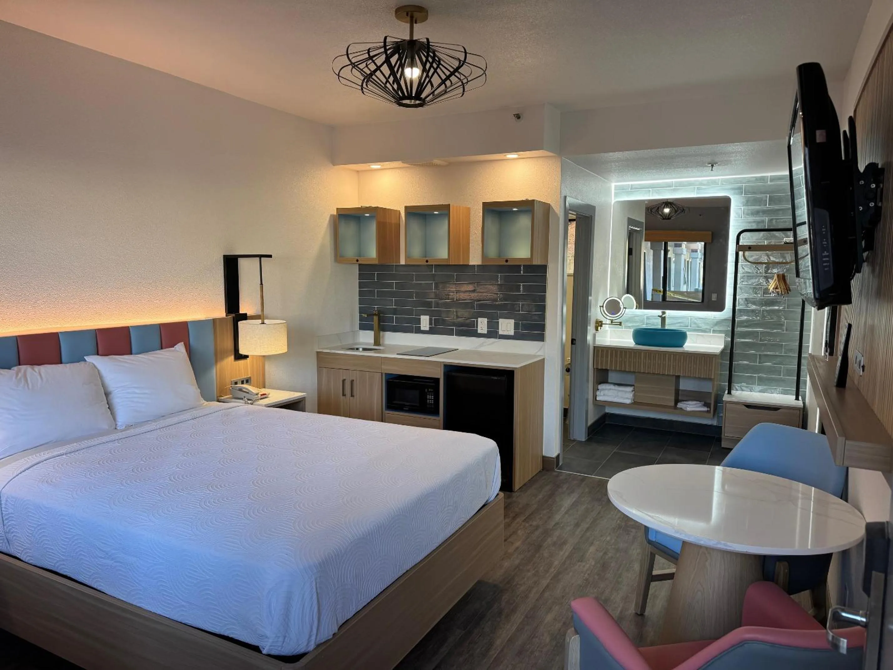 Bedroom, Bed in Rodeway Inn Encinitas North