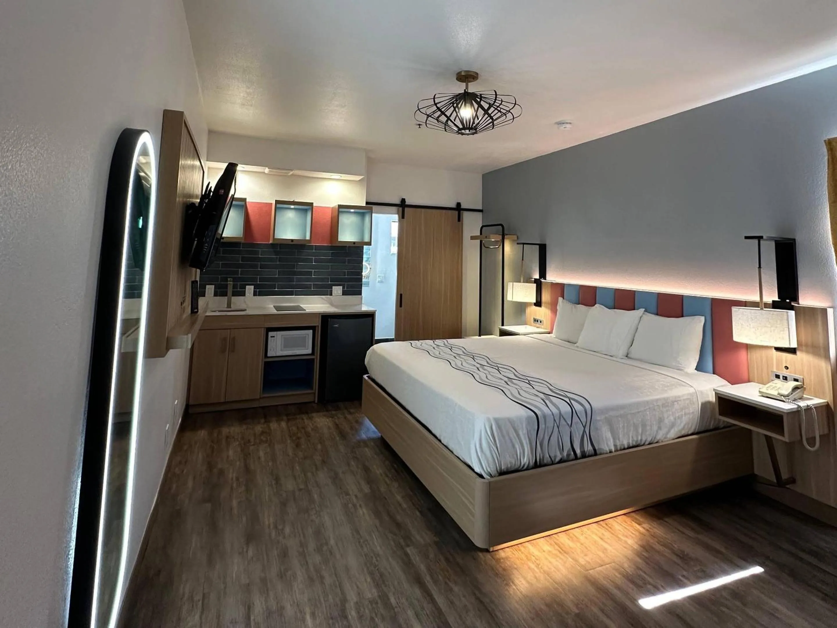 Bedroom, Bed in Rodeway Inn Encinitas North