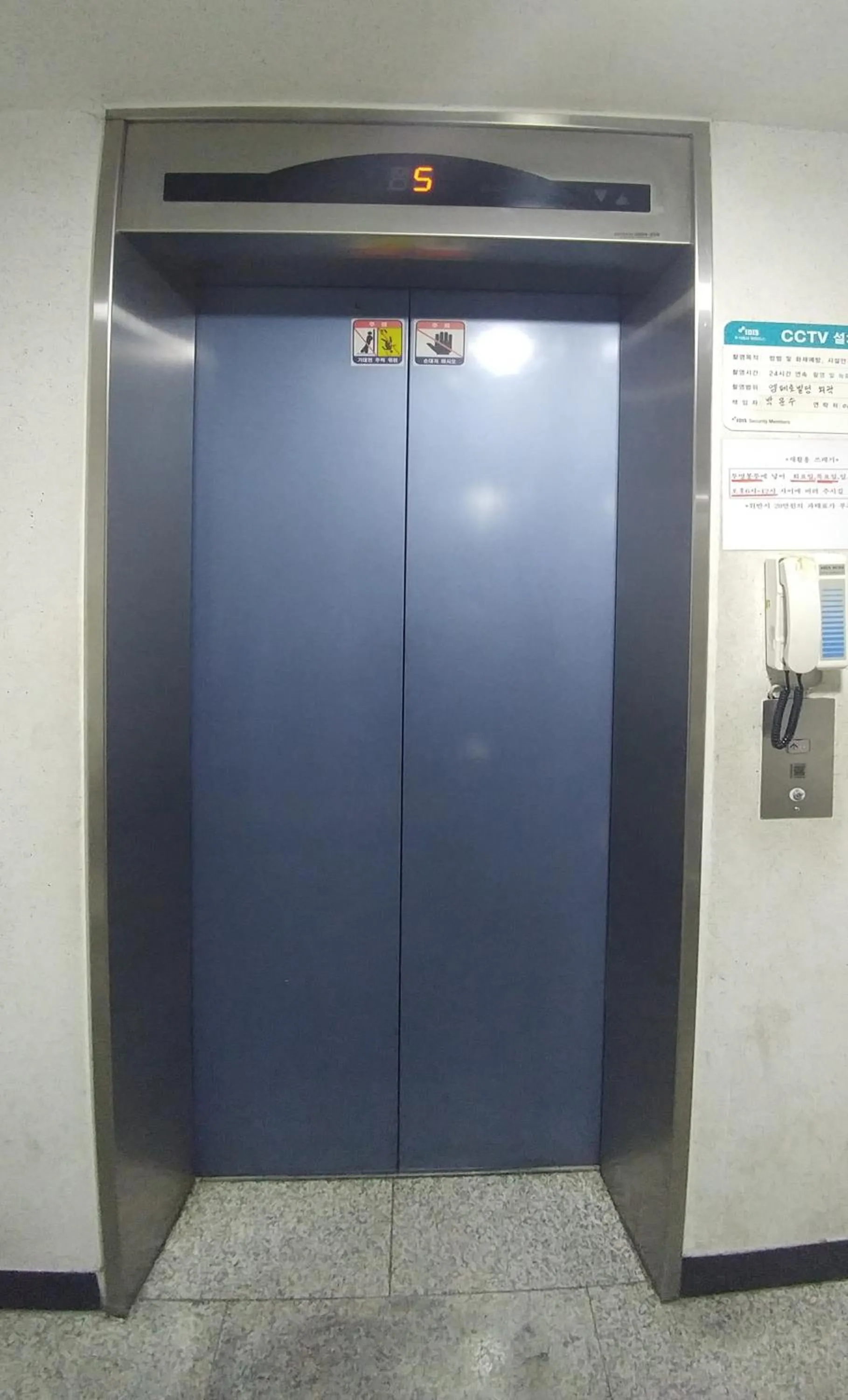 Facade/entrance in Dolma Hongdae