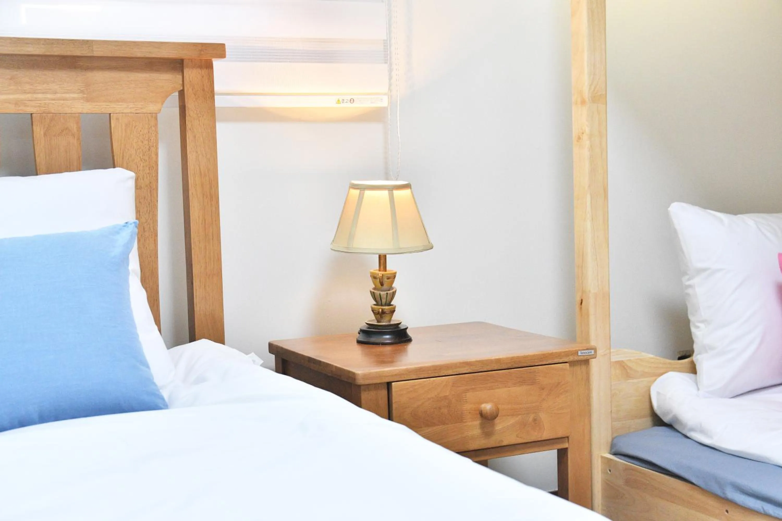 Photo of the whole room, Bed in Dolma Hongdae