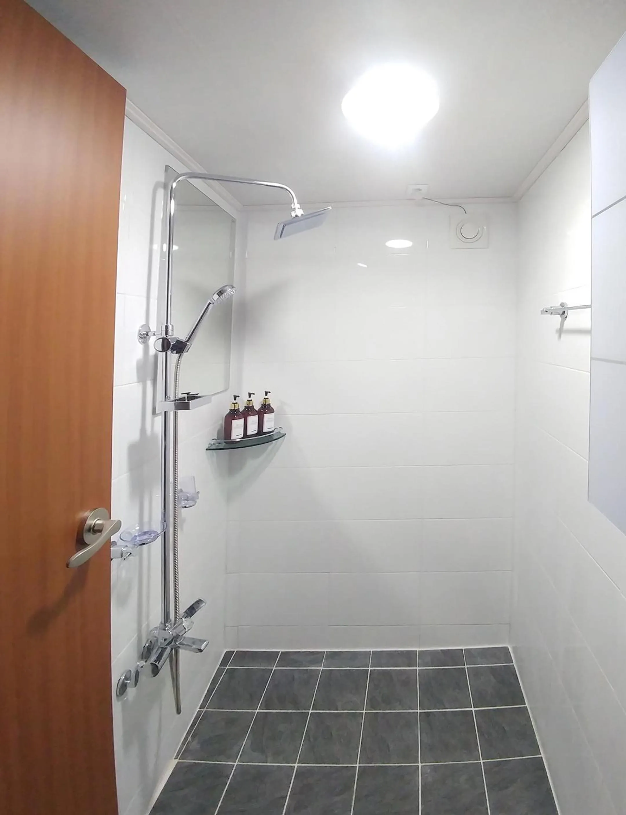 Shower in Dolma Hongdae