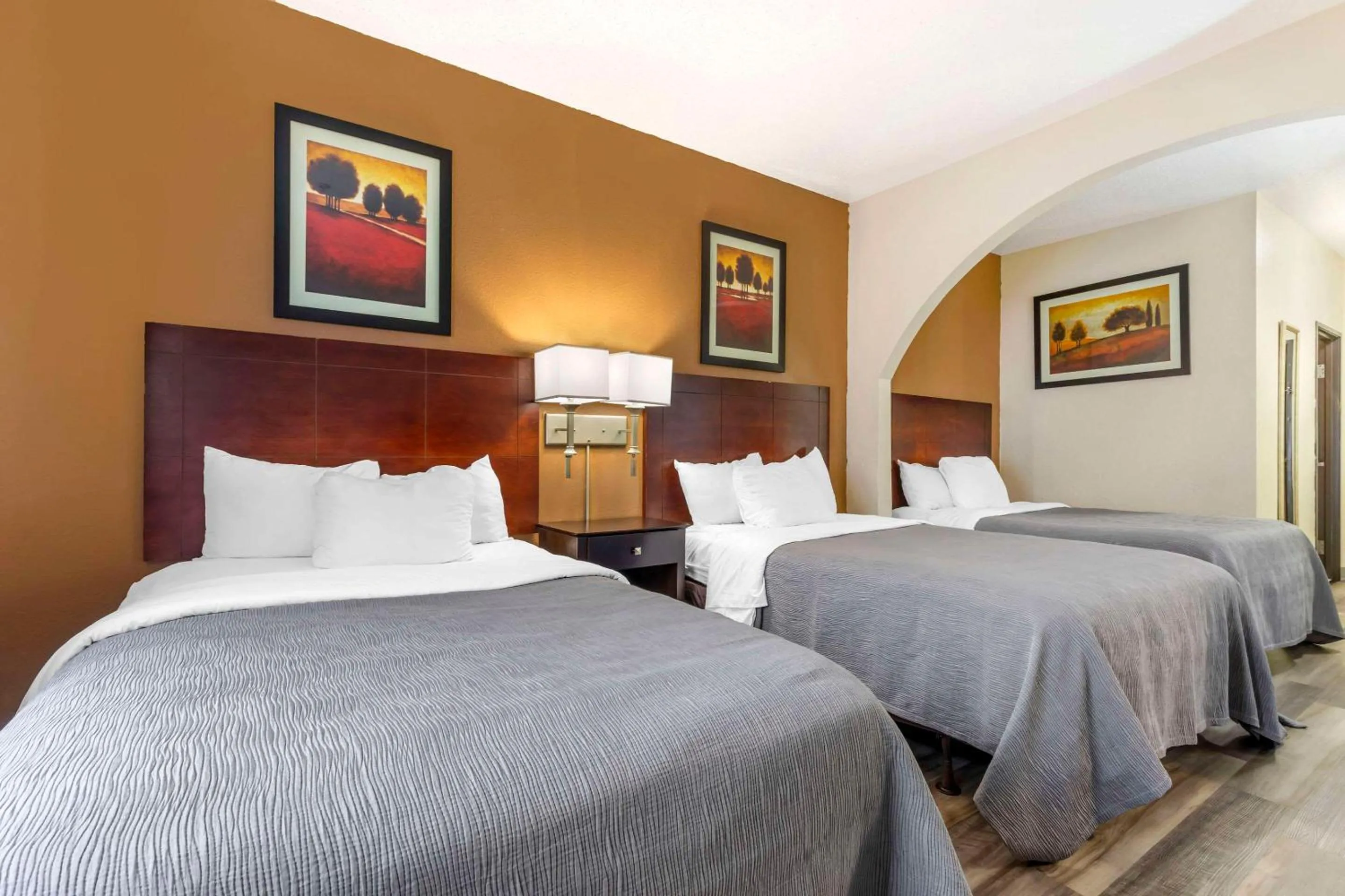 Bedroom, Bed in Quality Inn & Suites Wichita Falls I-44