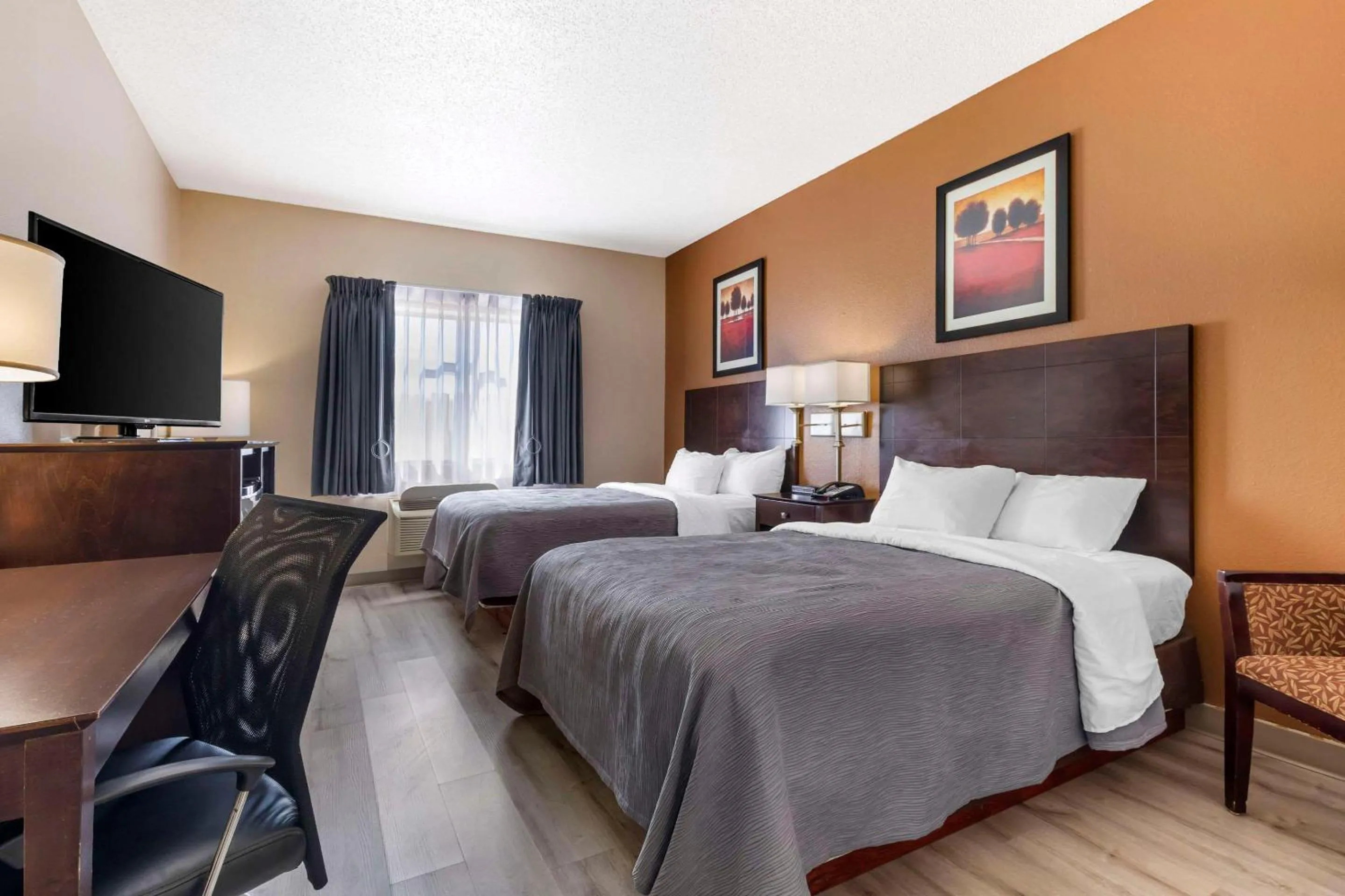 Bedroom, Bed in Quality Inn & Suites Wichita Falls I-44