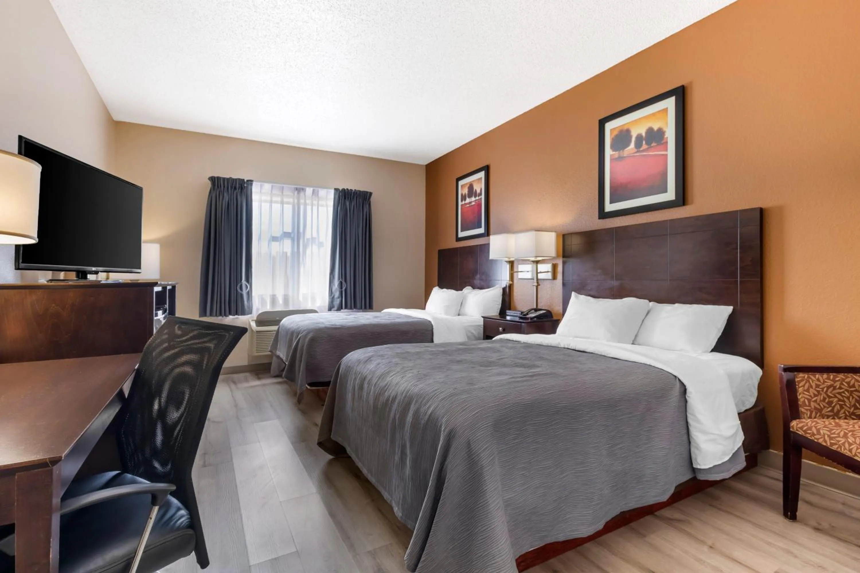 Bedroom, Bed in Quality Inn & Suites Wichita Falls I-44