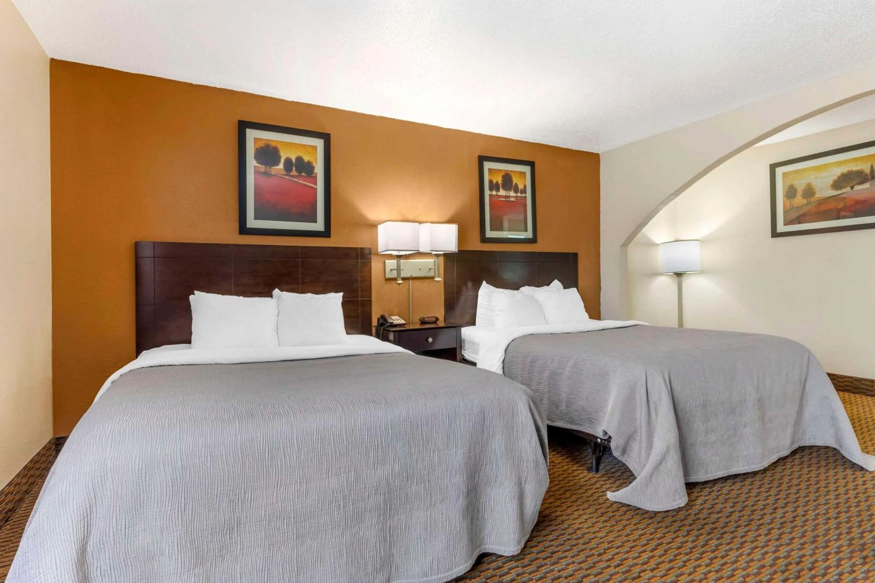 Bedroom, Bed in Quality Inn & Suites Wichita Falls I-44