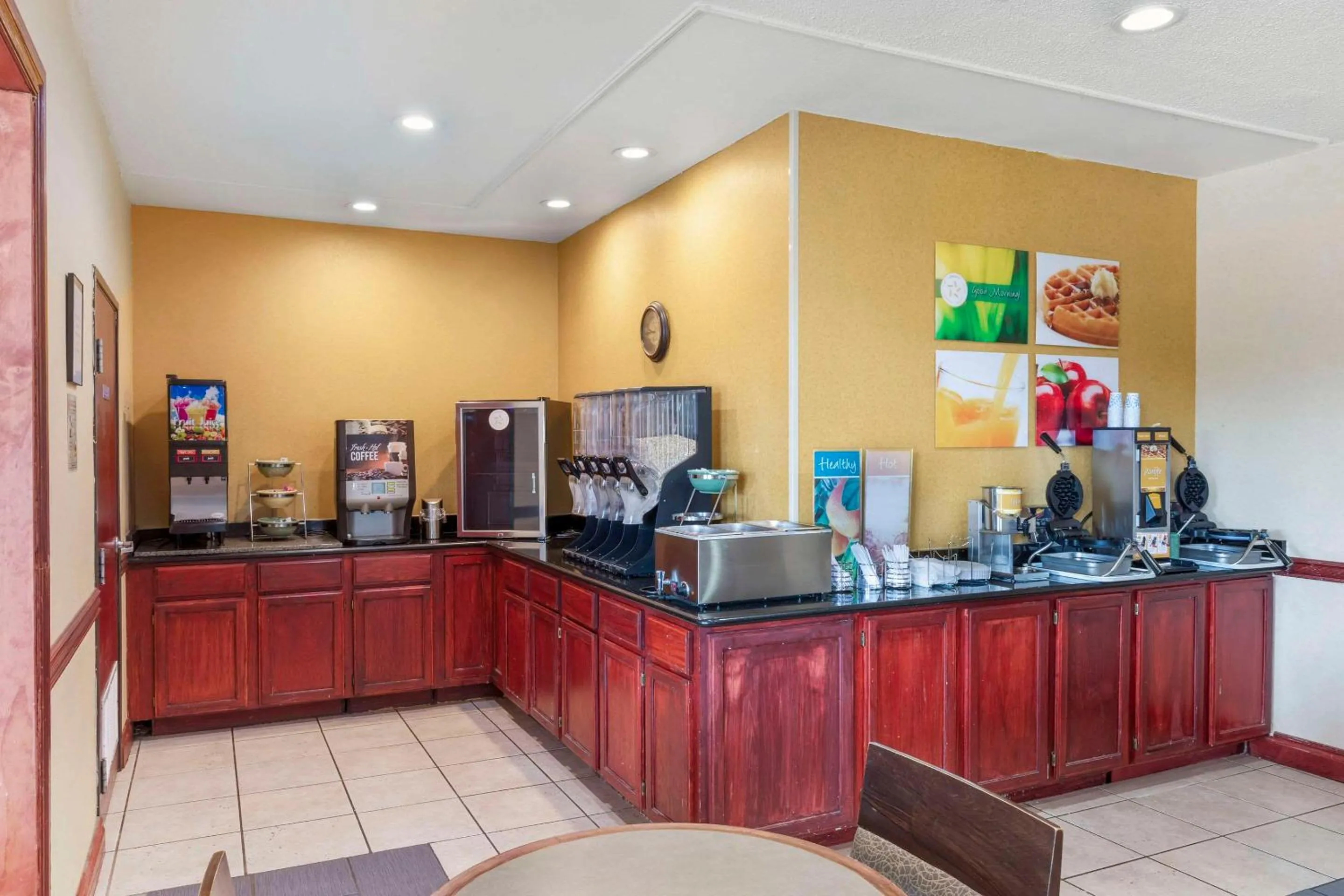 Breakfast in Quality Inn & Suites Wichita Falls I-44