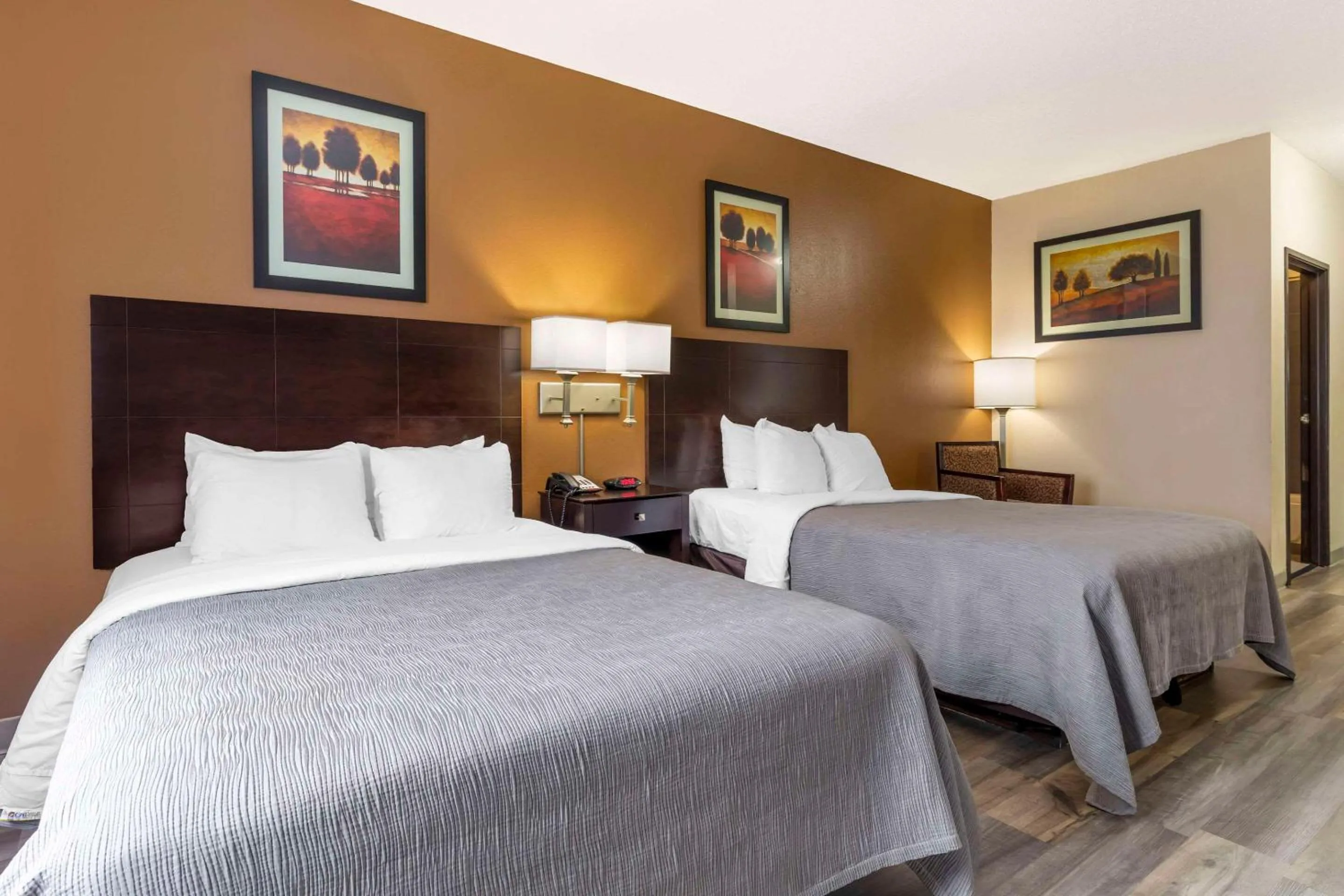 Bedroom, Bed in Quality Inn & Suites Wichita Falls I-44